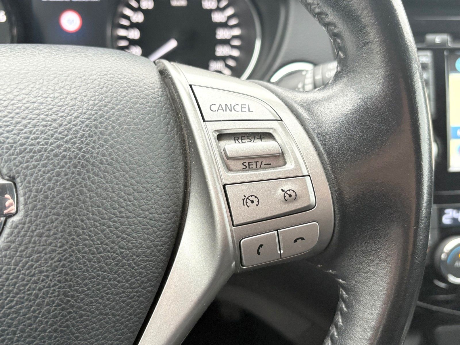 Fahrzeugabbildung Nissan Qashqai 1.6 N-Connecta Navi AHK 360 View 2.HAND