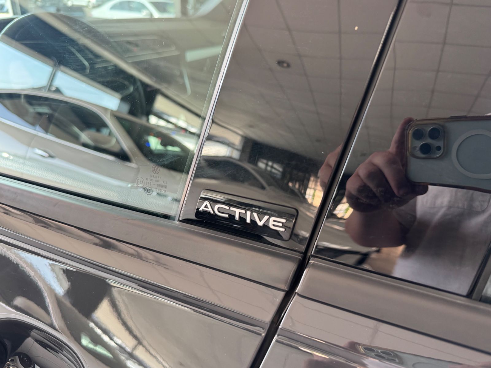Fahrzeugabbildung Volkswagen Tiguan Active eHybrid/Navi/LED/AHK/HUD/360°Cam/