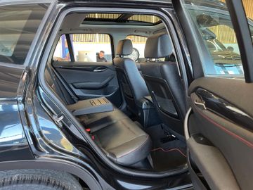 BMW X1 18 d xDrive *PANO*NAVI*PDC*AHK*TEMPOMAT*SHZ*
