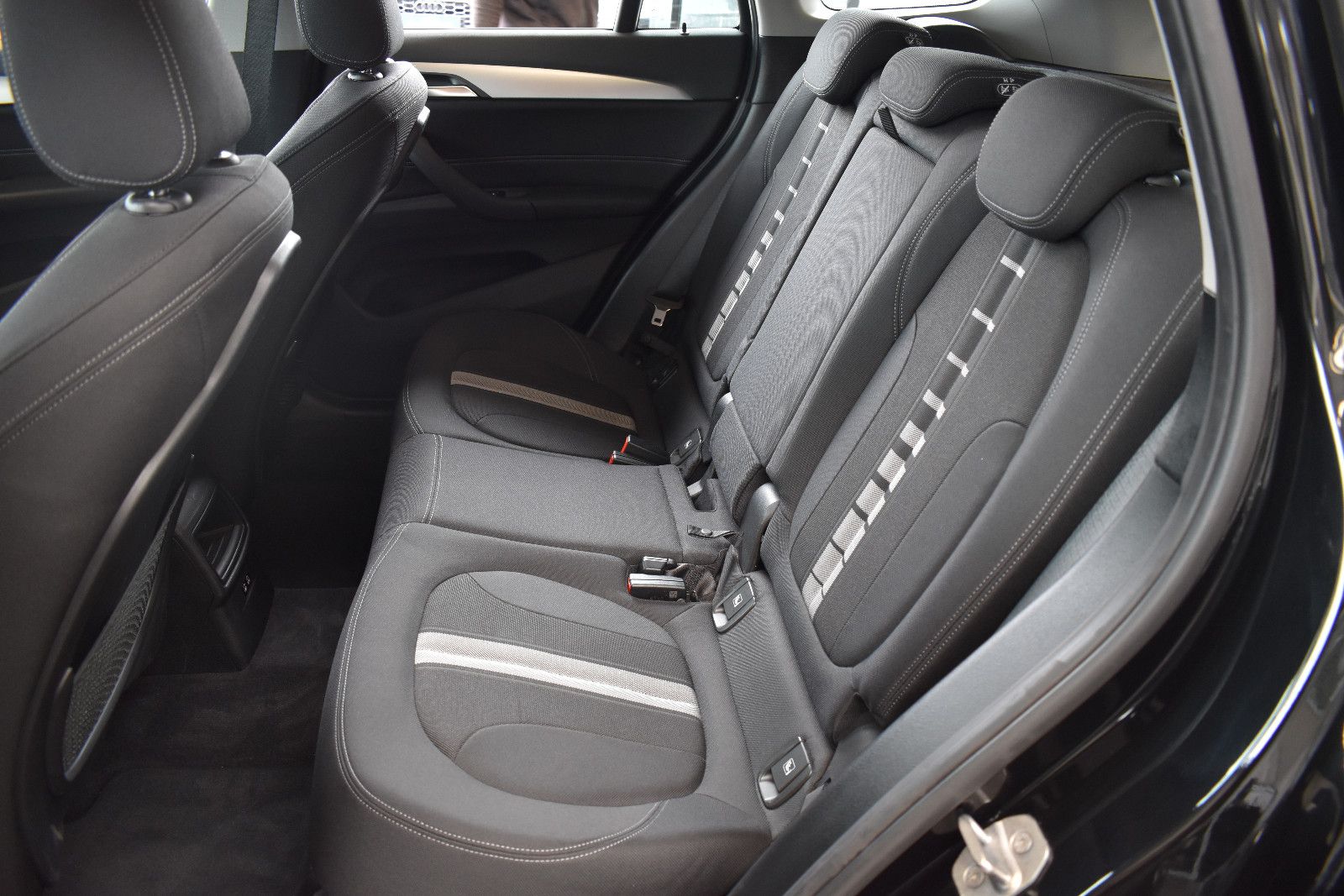BMW X1 sDrive18d Automatik Navi3D~DAB~PDC~Sportsitze foto 11