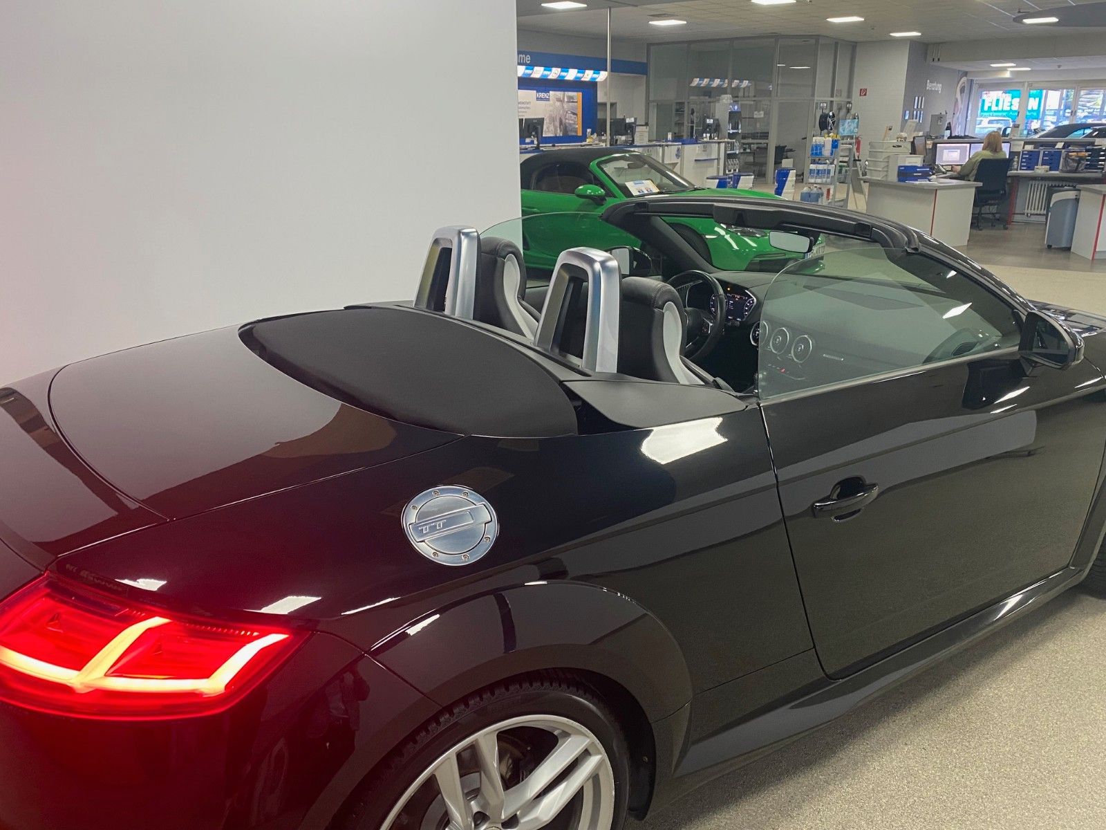 Fahrzeugabbildung Audi TT S-Line Roadster 2.0 TFSI S tronic quattro+19"