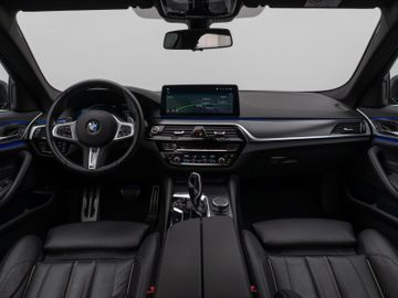 Fahrzeugabbildung BMW 520d M Sport Kamera DAB HiFi Stop&Go Komfort