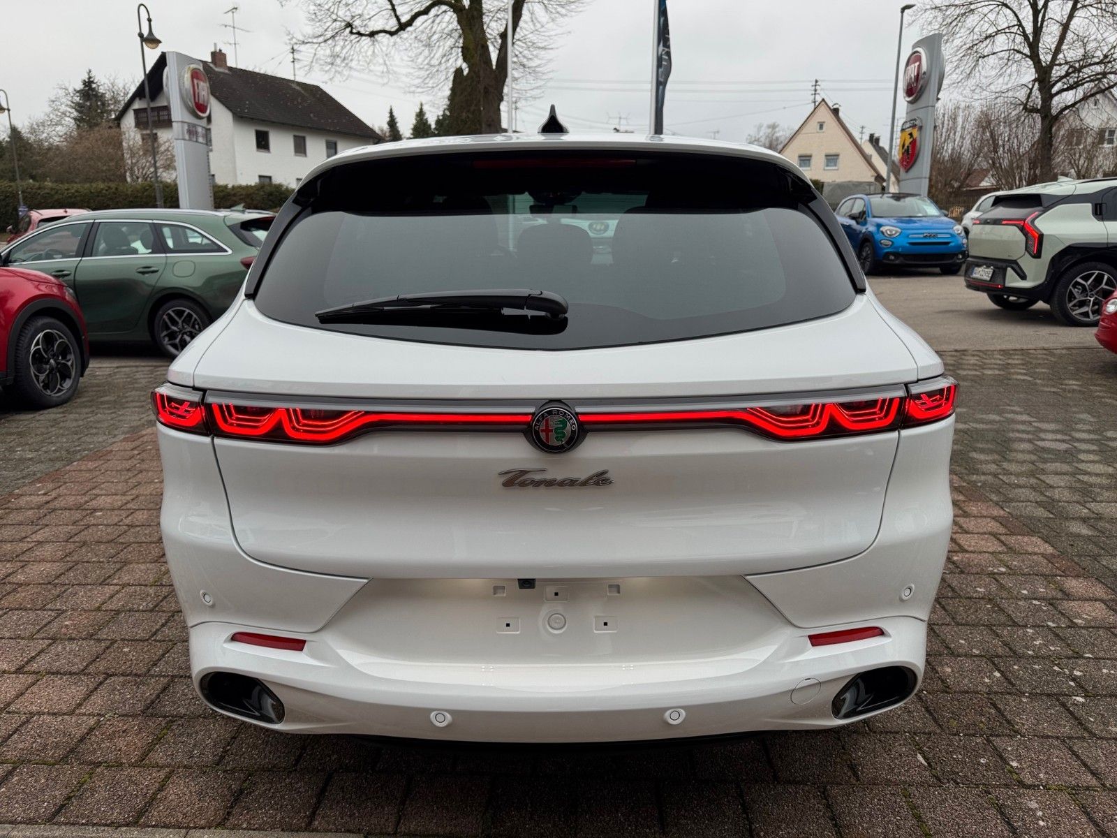 Fahrzeugabbildung Alfa Romeo TONALE TRIBUTO ITALIANO 1.5 160PS 360° KAM NAVI