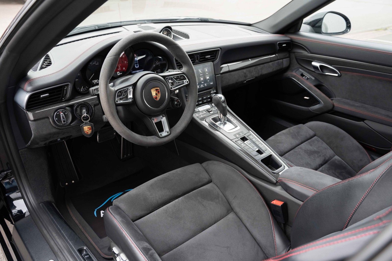 Fahrzeugabbildung Porsche TARGA 4 GTS 991 CARBON LED RACE BOSE ALLRADLEN