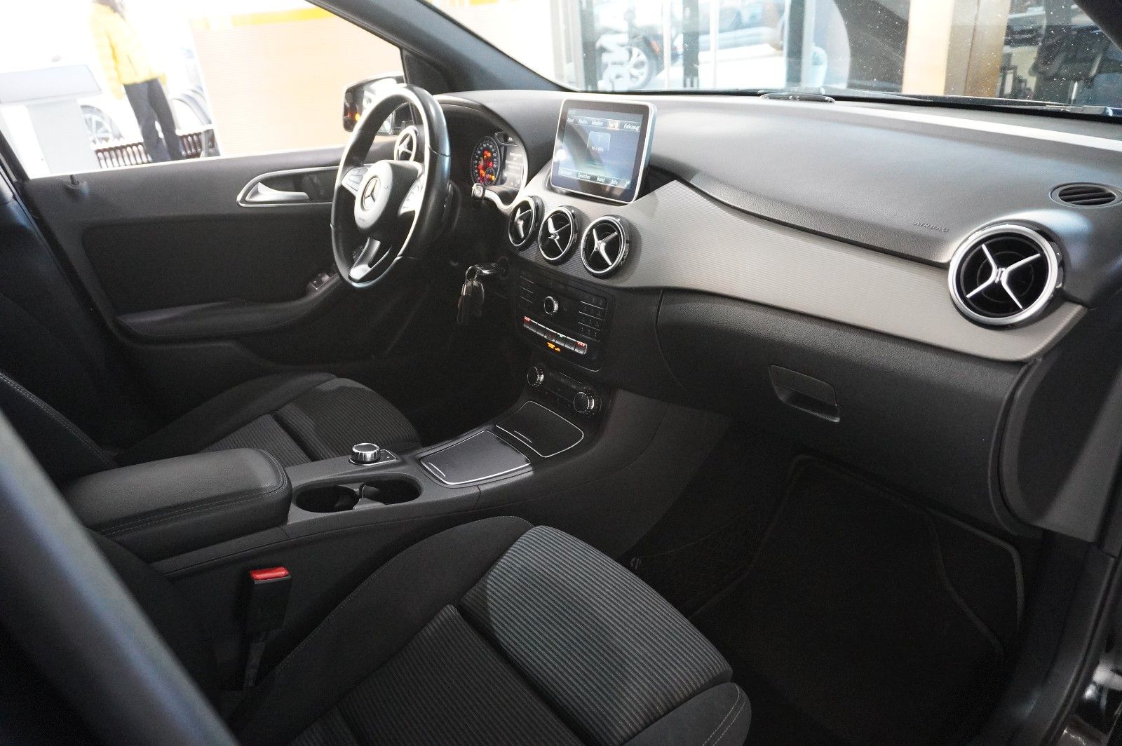 Fahrzeugabbildung Mercedes-Benz B 180 CDI STYLE NAVI/LED/KAMERA/SHZ/TEMP./PDC