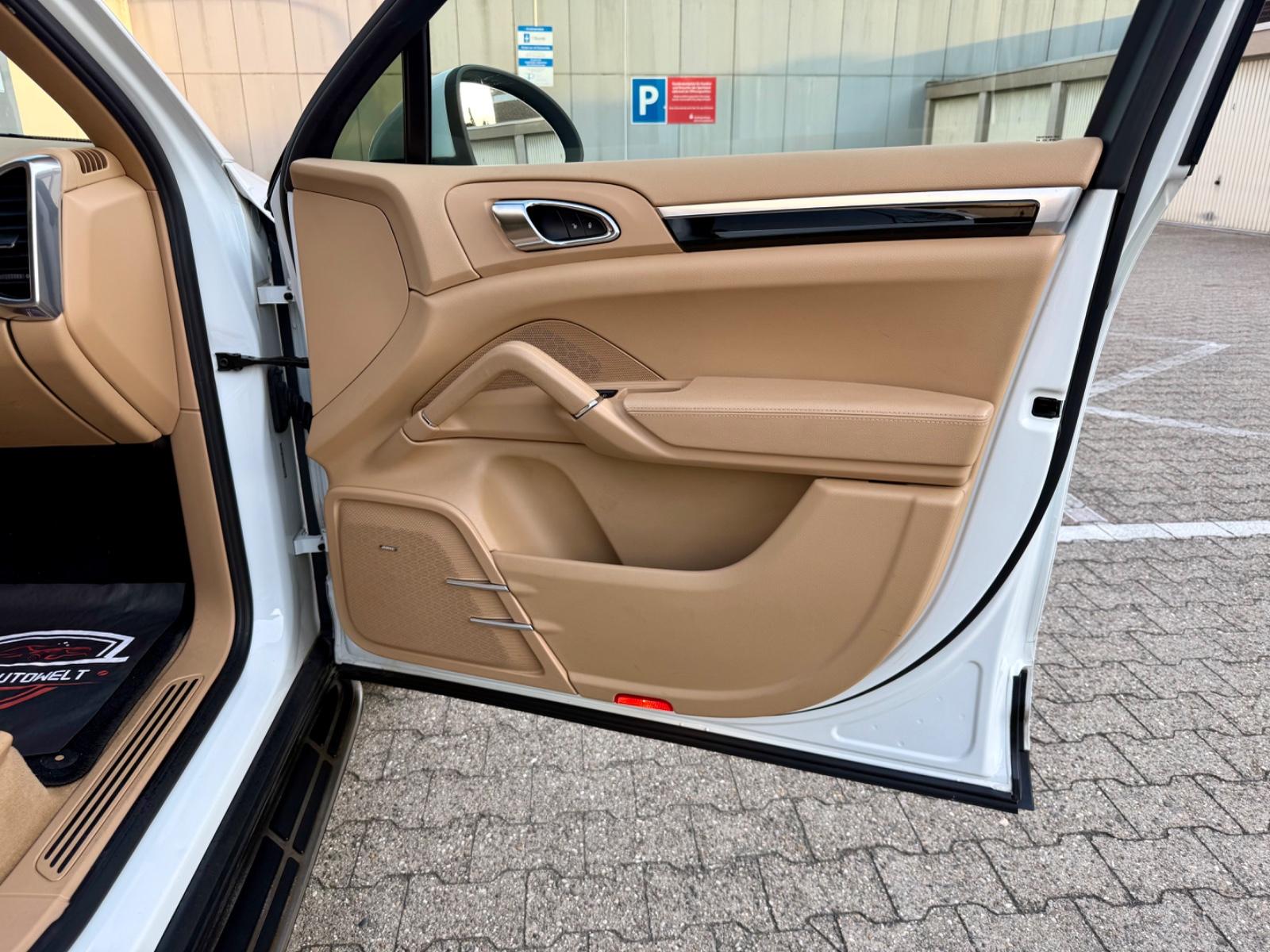 Porsche Cayenne*Sport*Schiebedach*20Zoll*Navi*Bose Sound