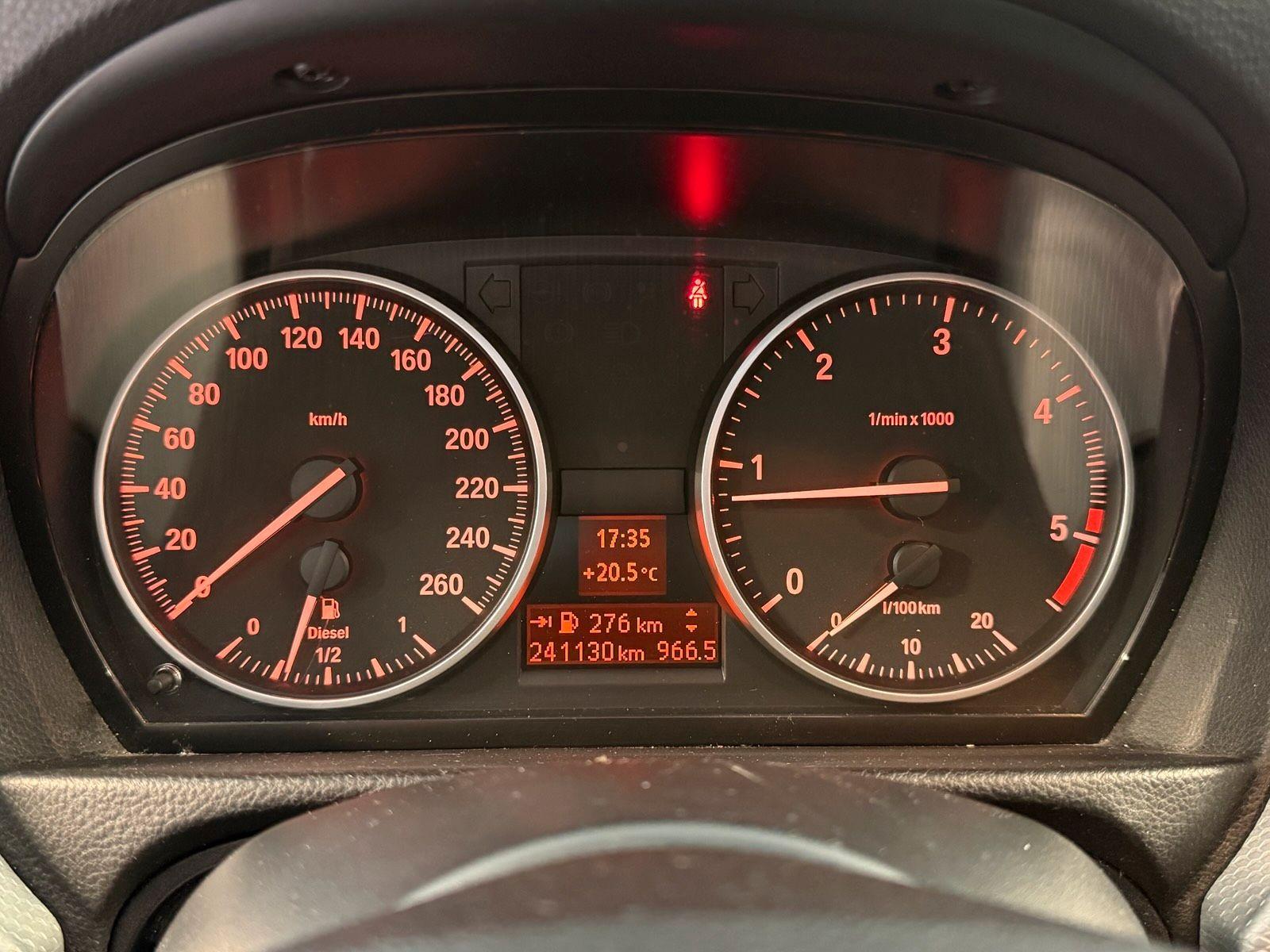 BMW 320 2009 — photo 7