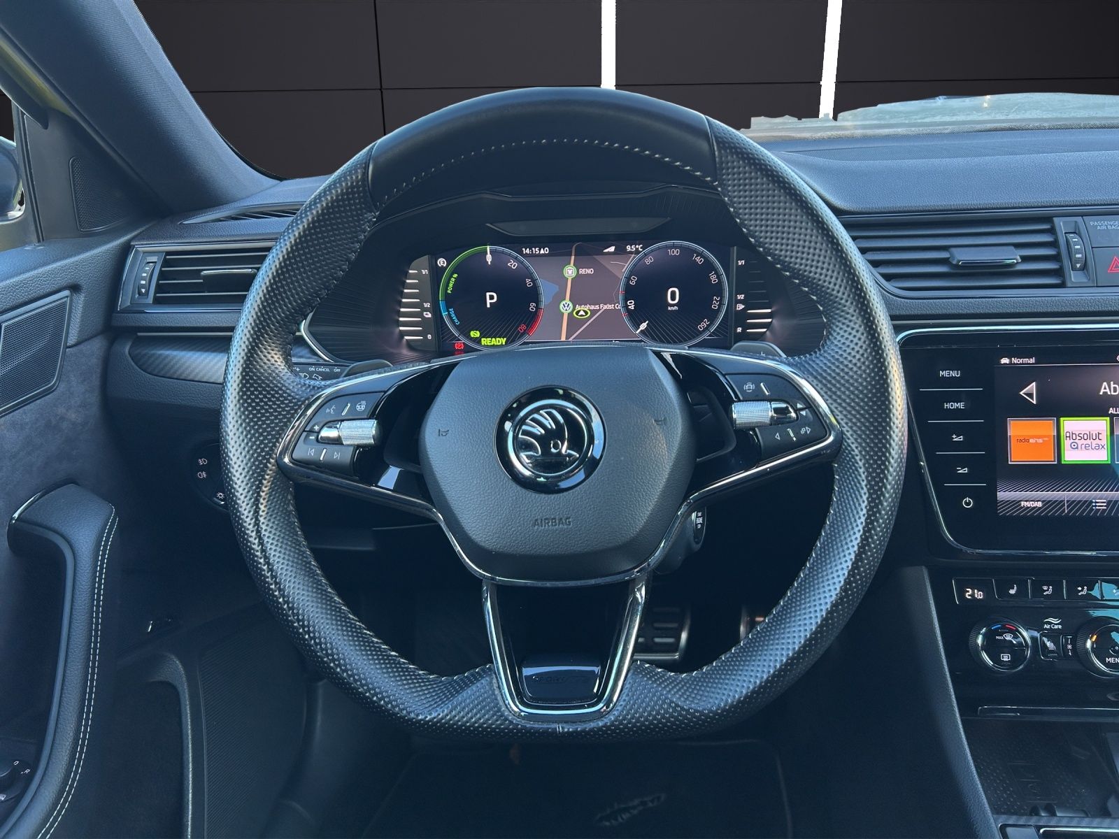 Fahrzeugabbildung SKODA Superb Combi Sportline iV Matrix STH AHK SH PANO