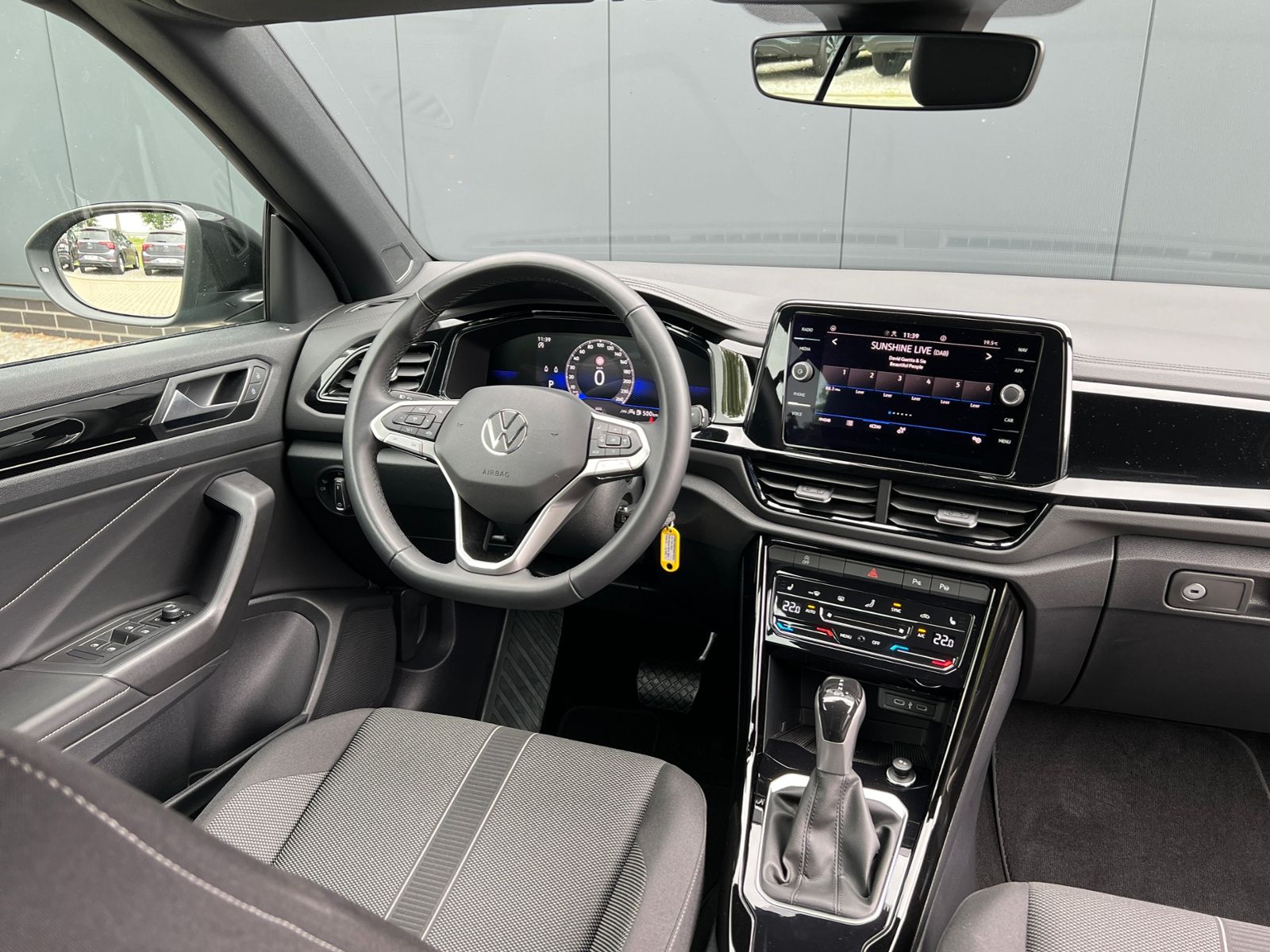 Fahrzeugabbildung Volkswagen T-Roc Cabriolet 1.5 TSI DSG *AHK, LED, Black Sty