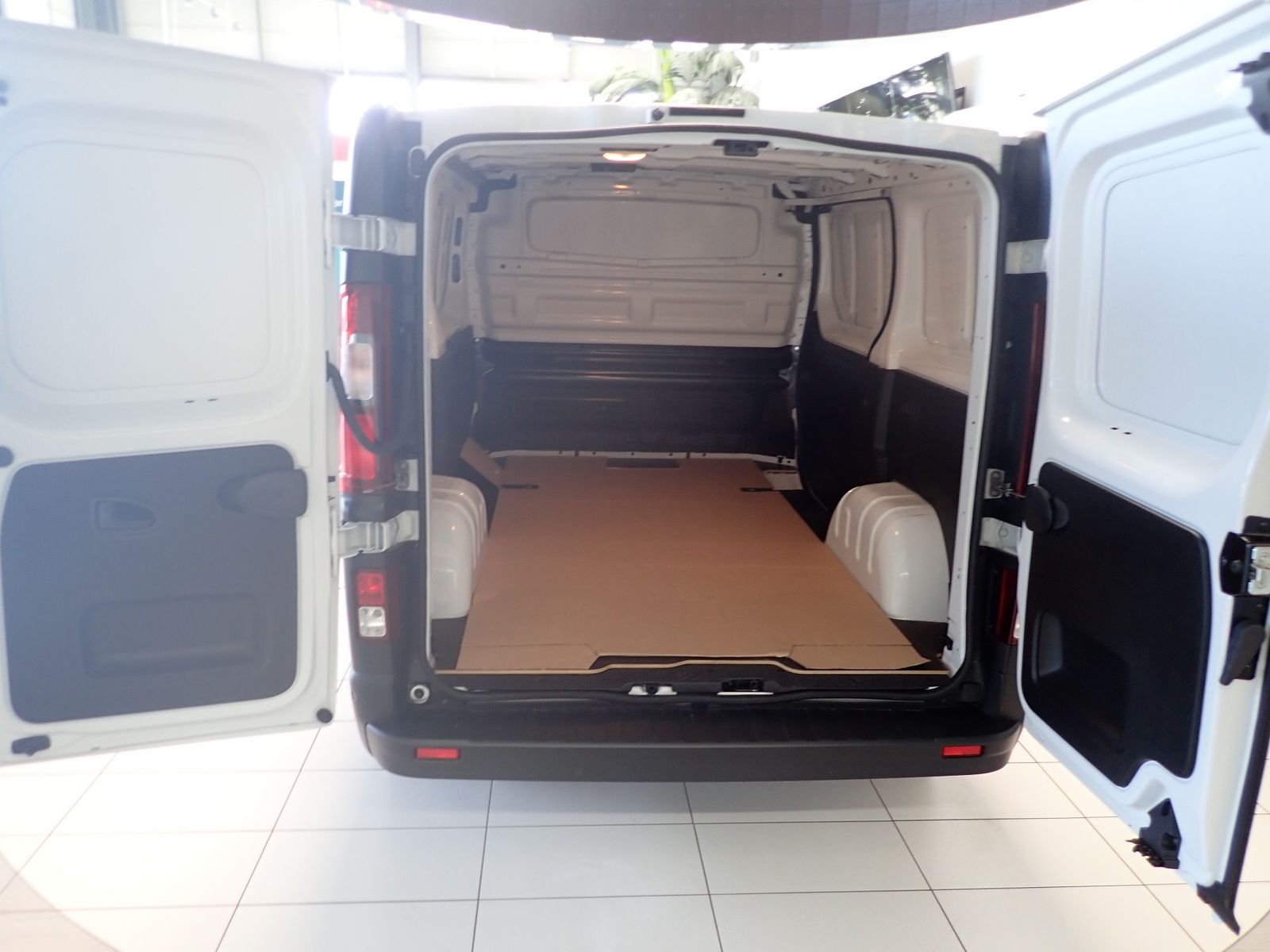 Fahrzeugabbildung Renault Trafic E-TECH 100% elektrisch Kastenwagen L1H1