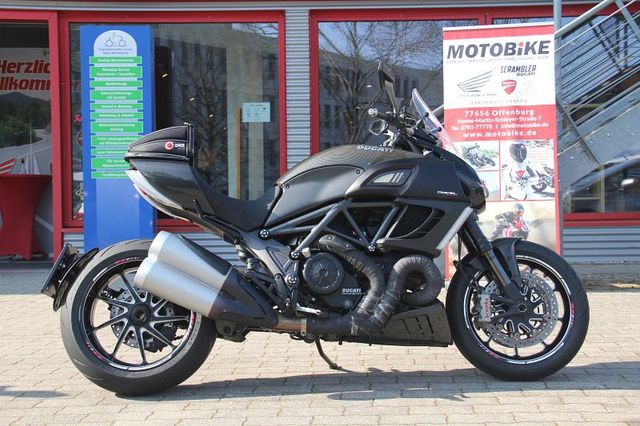 Ducati Diavel 1200 Carbon mit Zubehoer*