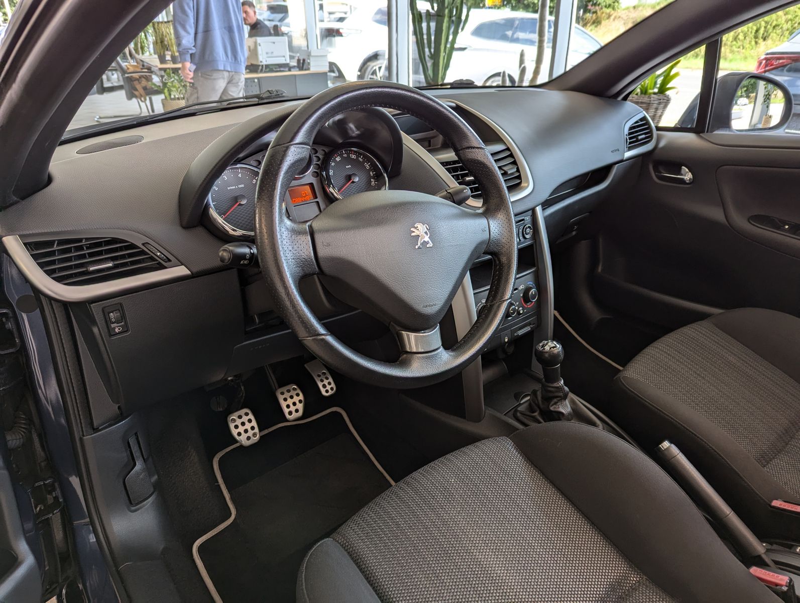 PEUGEOT 207 1.6 Active Windschott Klima Sitzheizung - Image 25