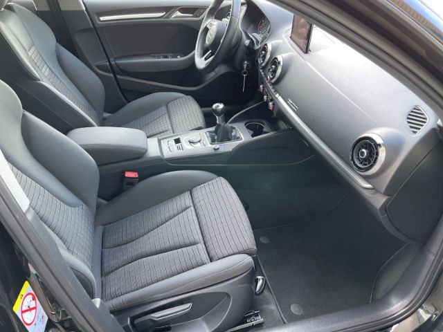 Fahrzeugabbildung Audi A3 1.6 TDI Sportback 30 sport Xenon, Navi, Sitzh