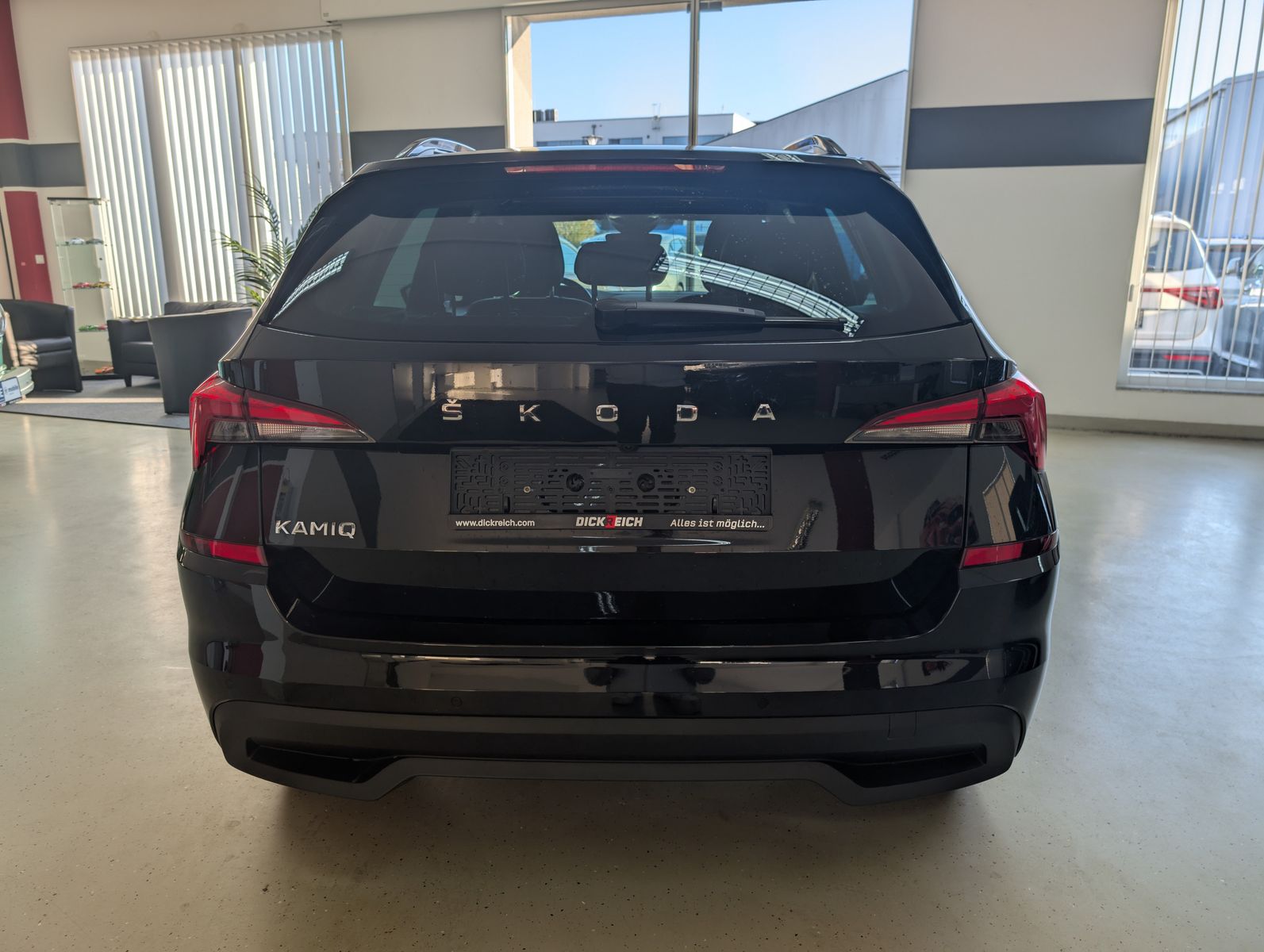 Fahrzeugabbildung SKODA Kamiq Tour 1,0TSI PANORAMA LED SHZ KAM APPLINK