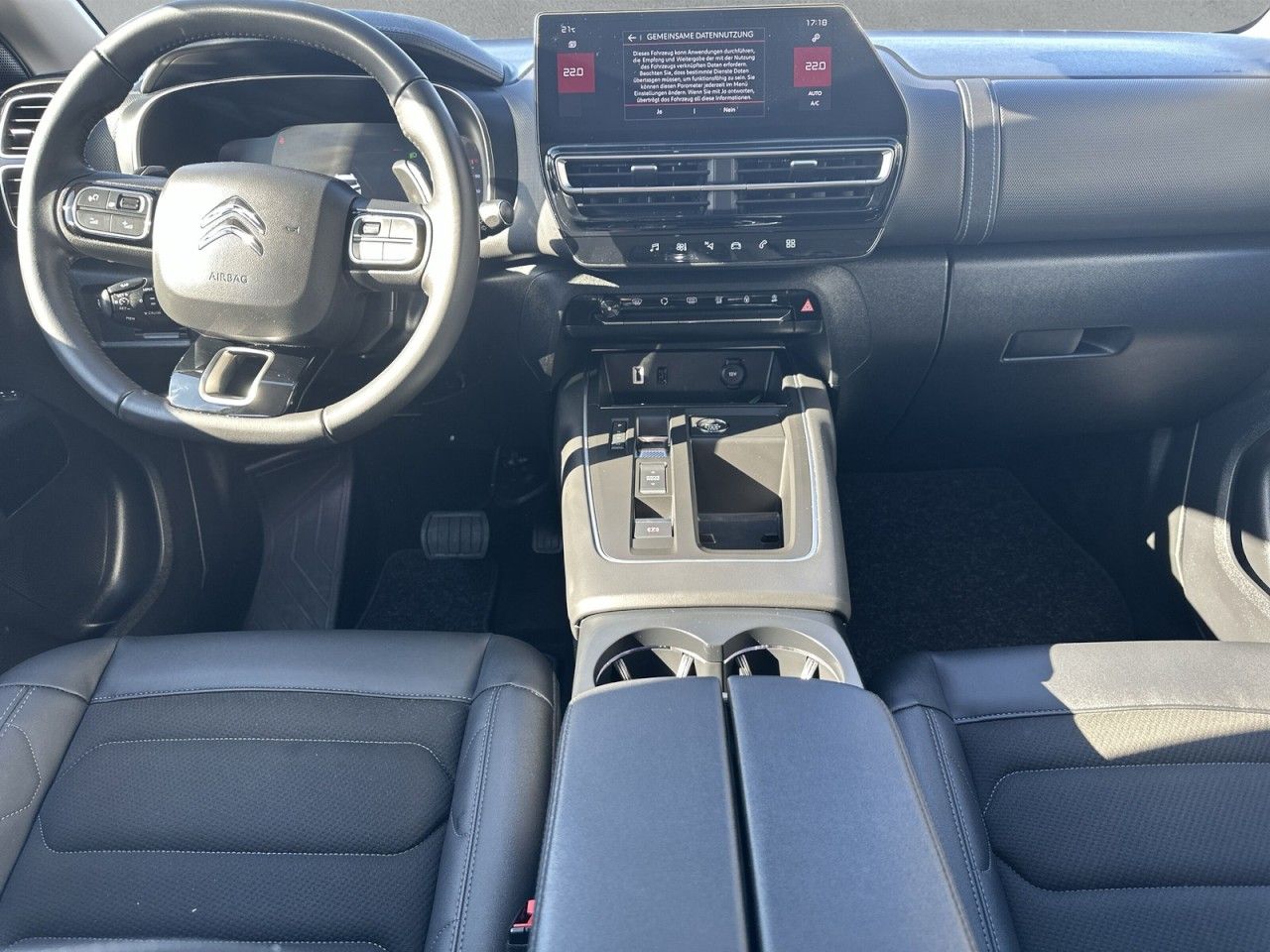 Fahrzeugabbildung Citroën C5 Aircross Hybrid 136 -DSC6 Max - mit KI generiert/bearbeitet