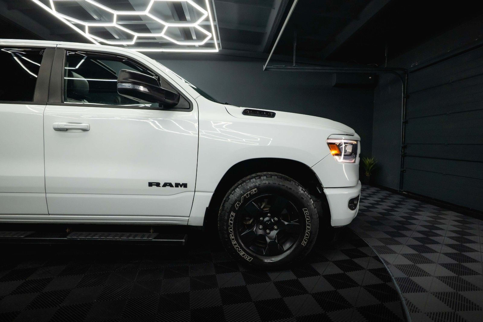 Fahrzeugabbildung Dodge RAM 5.7 V8 HEMI 4x4 OFFROAD Night-Paket *PANO*