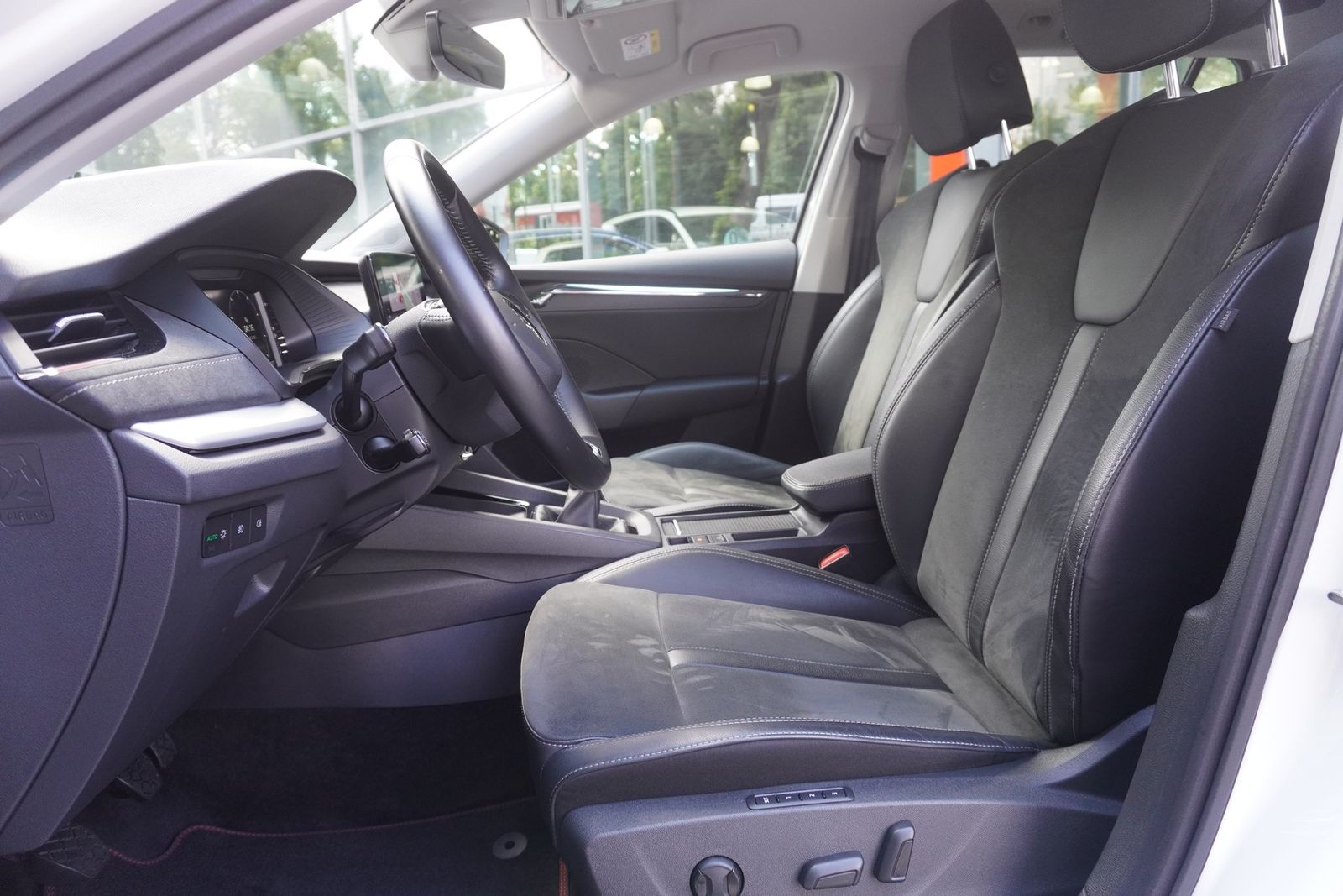 Skoda Octavia Combi 1.5 TSI First Edition ACC Kamera foto 11