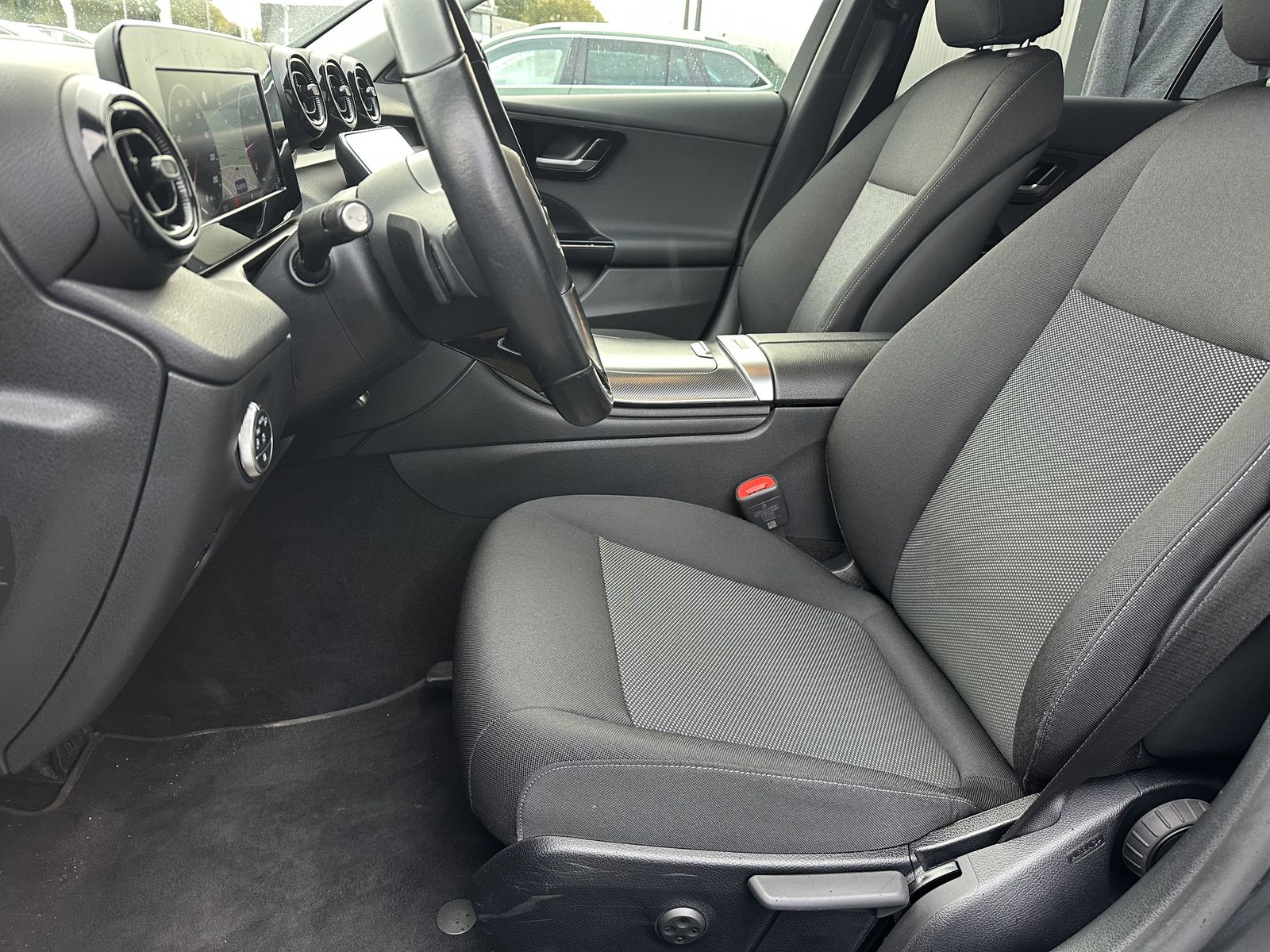 Fahrzeugabbildung Mercedes-Benz C 200d T Avantgarde Night-Paket NAV+LED+KAM+VC