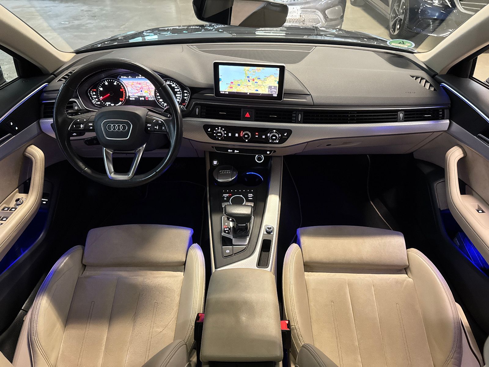 Fahrzeugabbildung Audi A4 Avant DESIGN S-TRONIC PANO STHD AHK LEDER