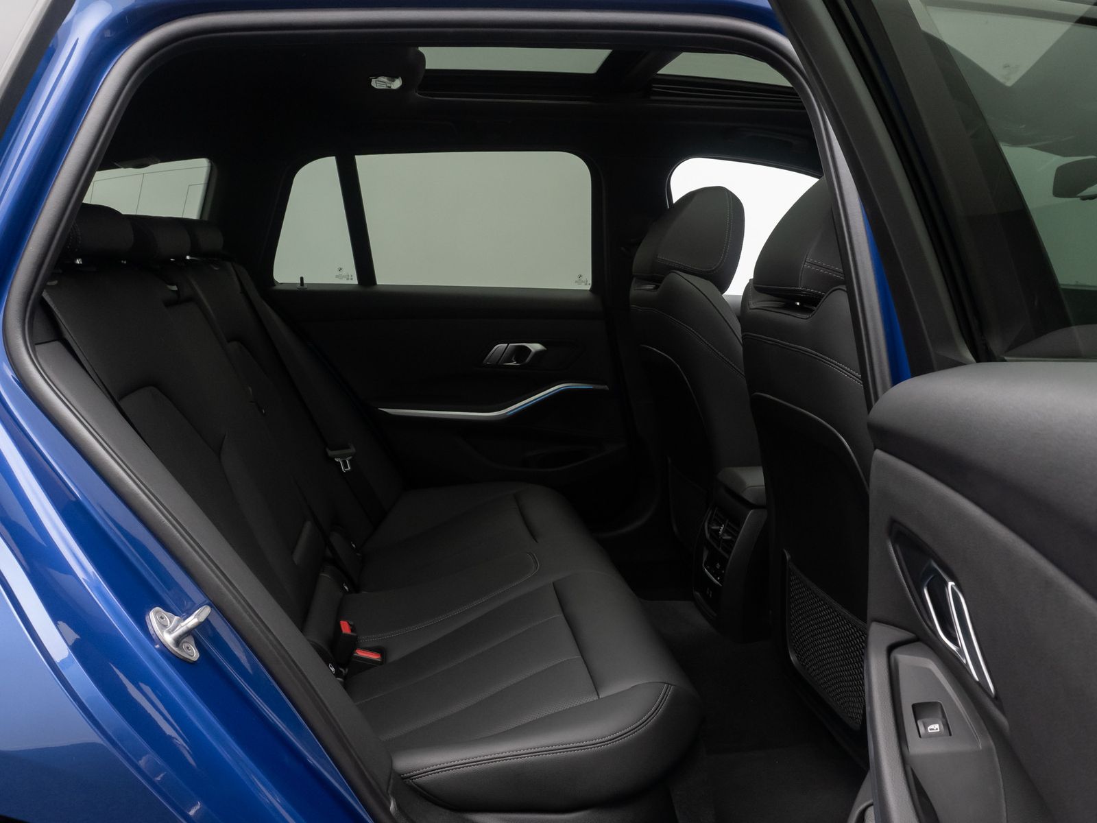 Fahrzeugabbildung BMW 320d xD M Sport 360° HUD DAB AHK Alarm Panorama