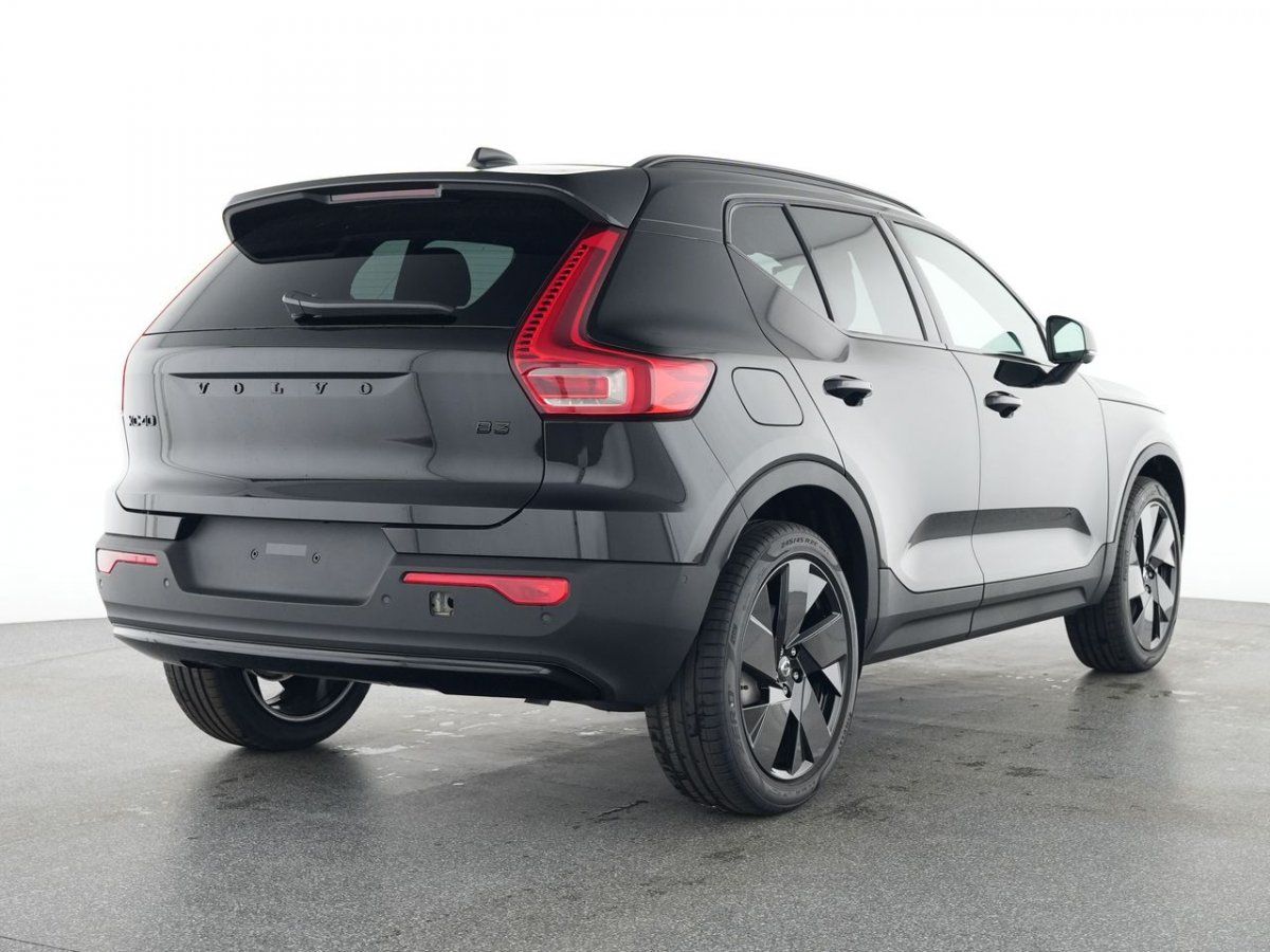 Volvo XC40 B3 Benzin Plus Black Edition Automatik imagem 2