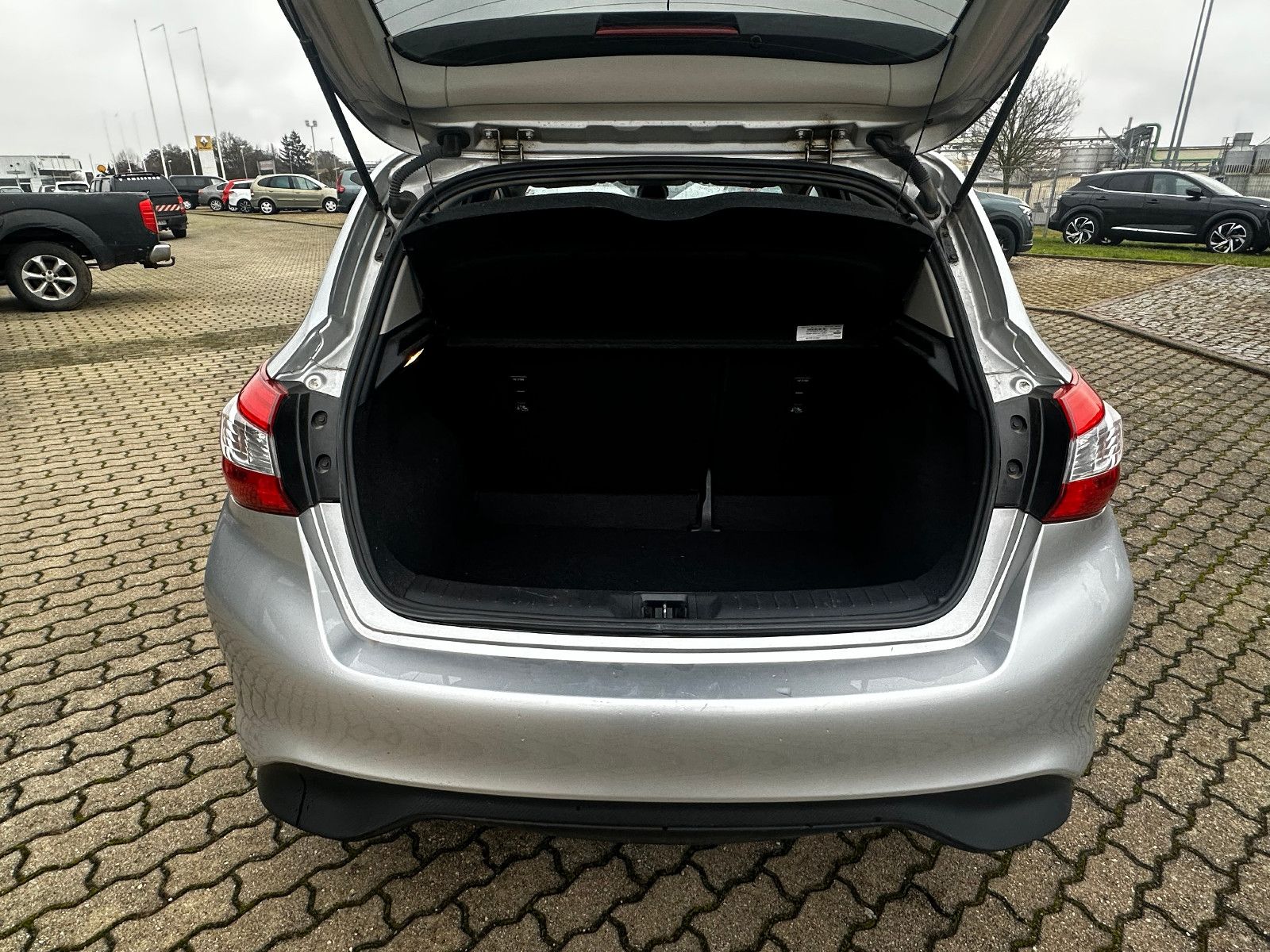 Fahrzeugabbildung Nissan Pulsar Tekna