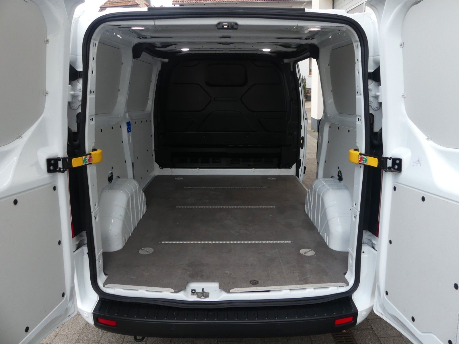Fahrzeugabbildung Ford Transit Custom Kasten 320 L1 Trend*BLIS*Kamera