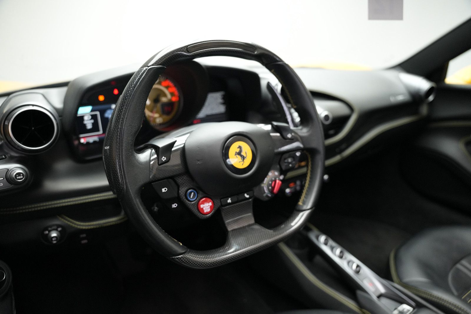Fahrzeugabbildung Ferrari F8 Spider Giallo Modena *Lift*Carbon*Kamera*