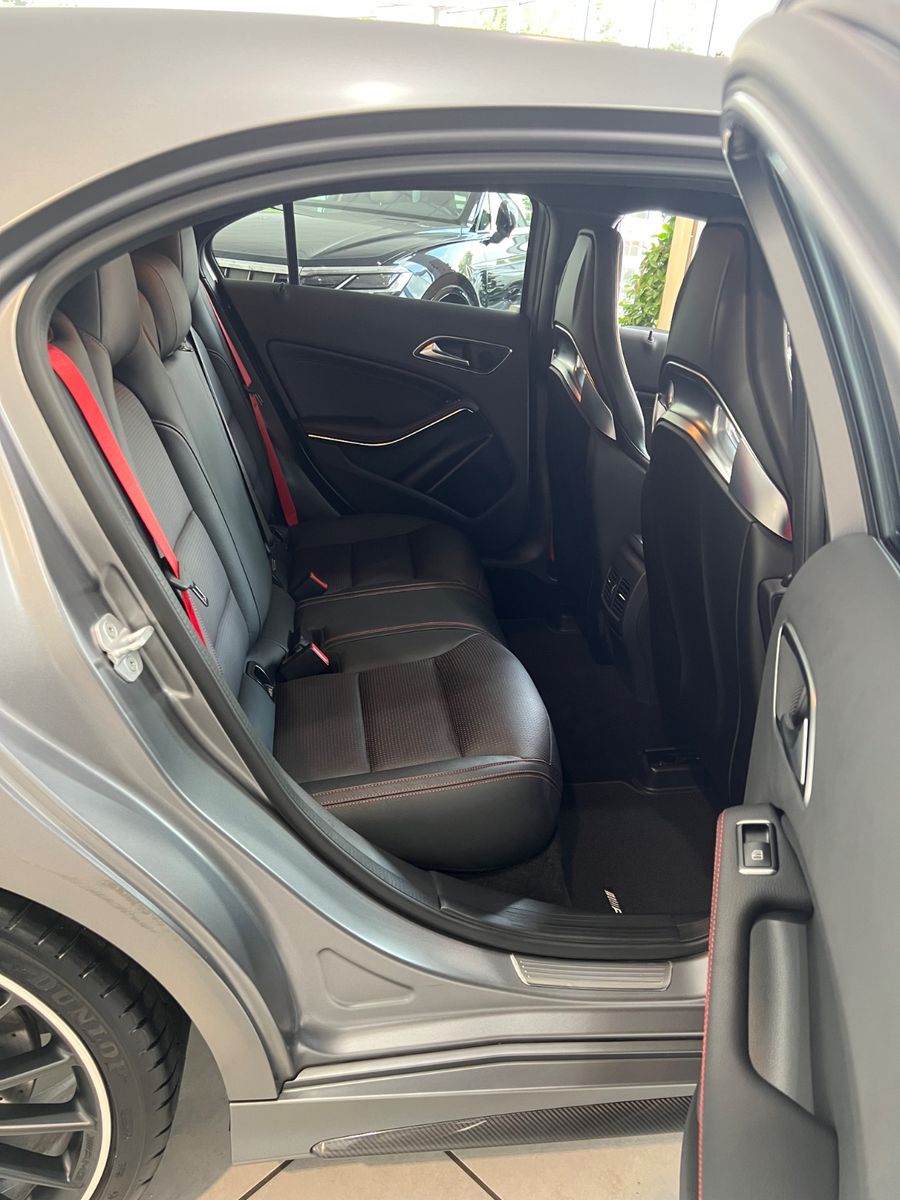 Fahrzeugabbildung Mercedes-Benz A 45 AMG 4Matic*MATT-GRAU*PERFORMANCE SITZE&AUSP