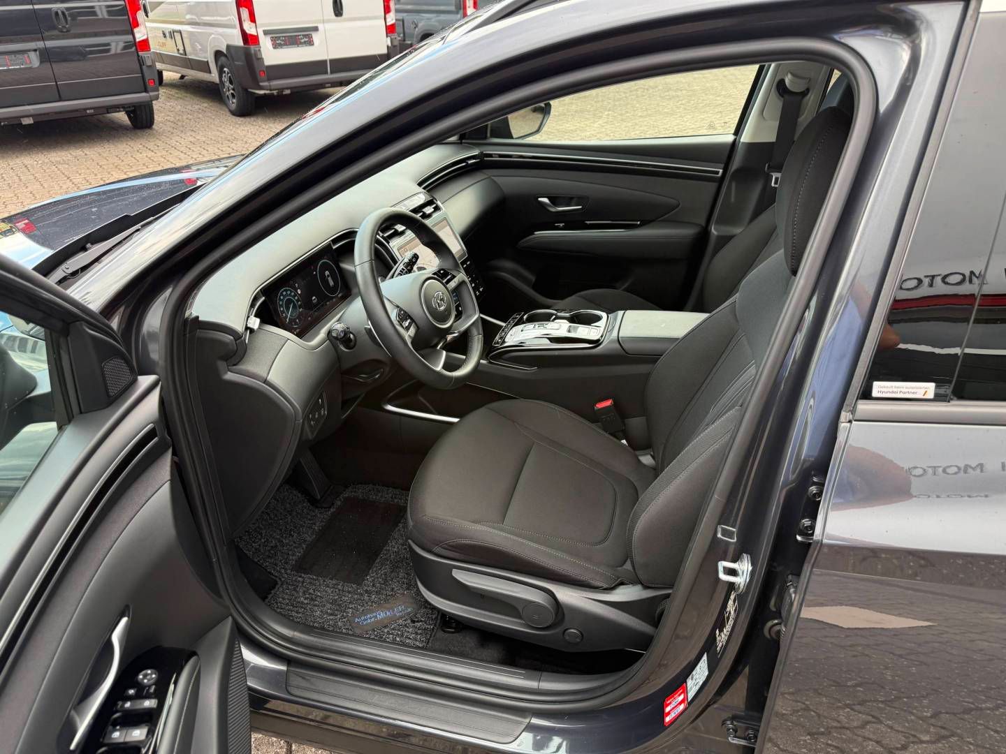 Fahrzeugabbildung Hyundai NEW Tucson Hybrid 1.6 T-GDi 230PS 6-AT 2