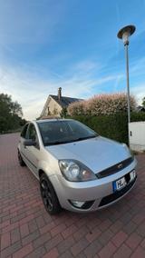Ford Fiesta 1.6 Alufelgen 4 Türen TÜV NEU ... - Ford Fiesta aus 2003: 6.1