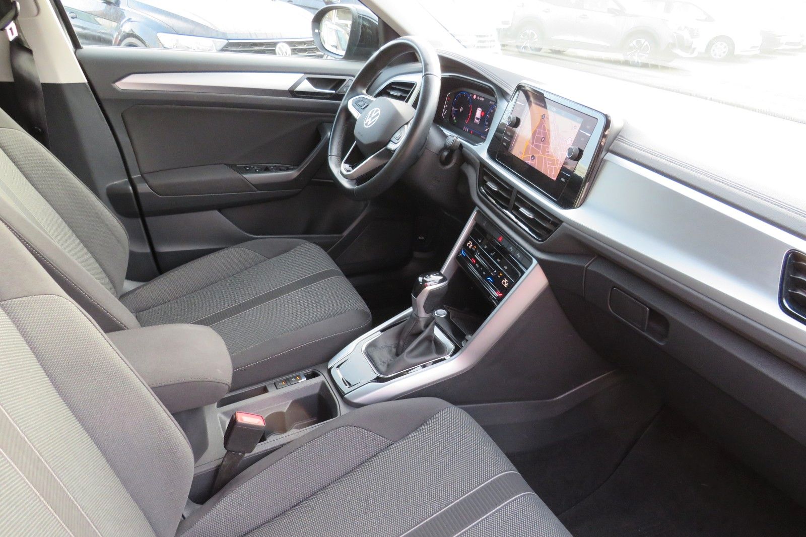 Fahrzeugabbildung Volkswagen T-Roc Life LED AHK KAMERA ACC NAVI 1.HD