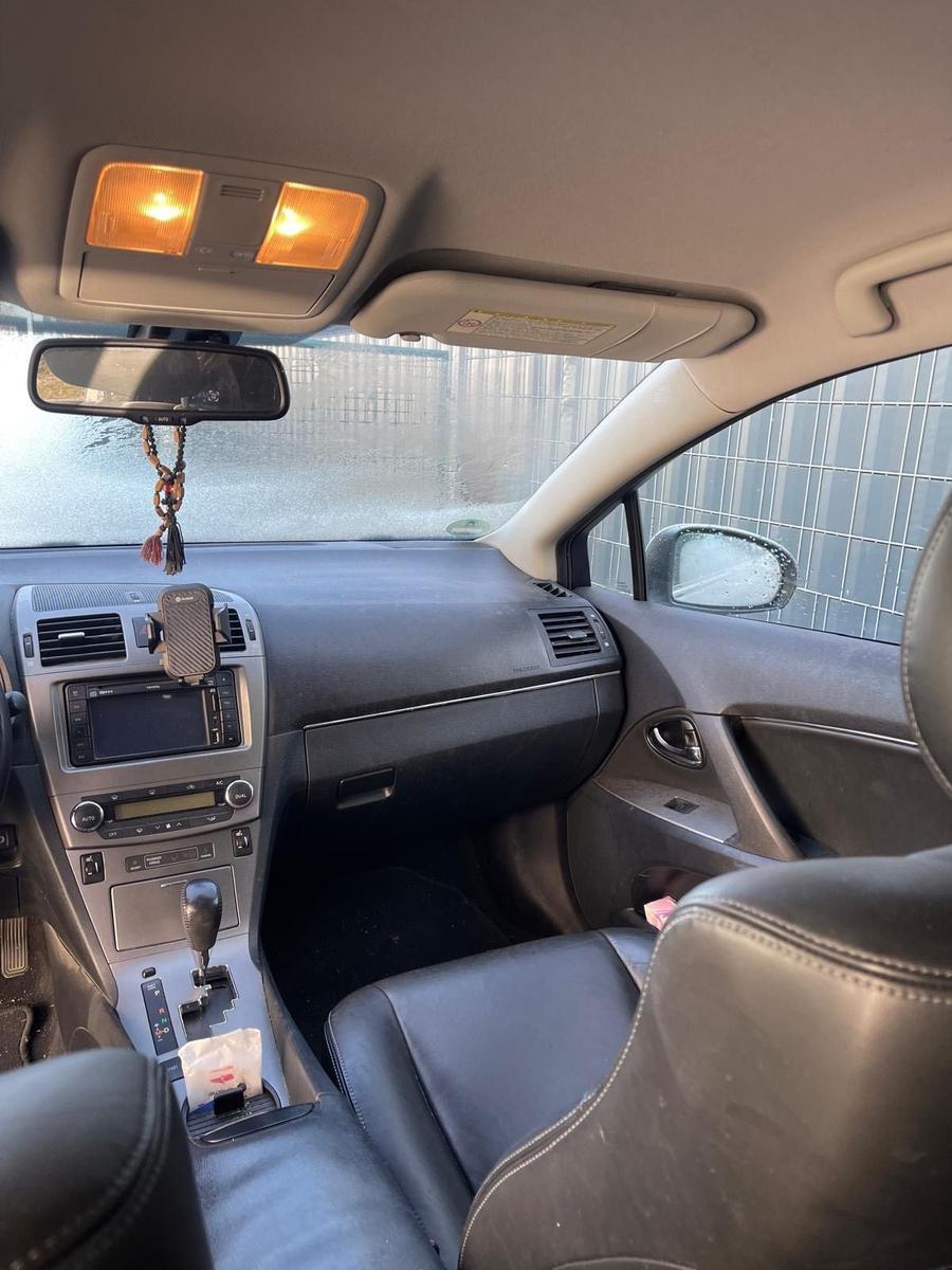 Toyota Avensis 2010 — photo 14