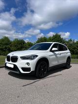 BMW X1 sDrive18i Automatik  /Scheckheft / AHK / LED