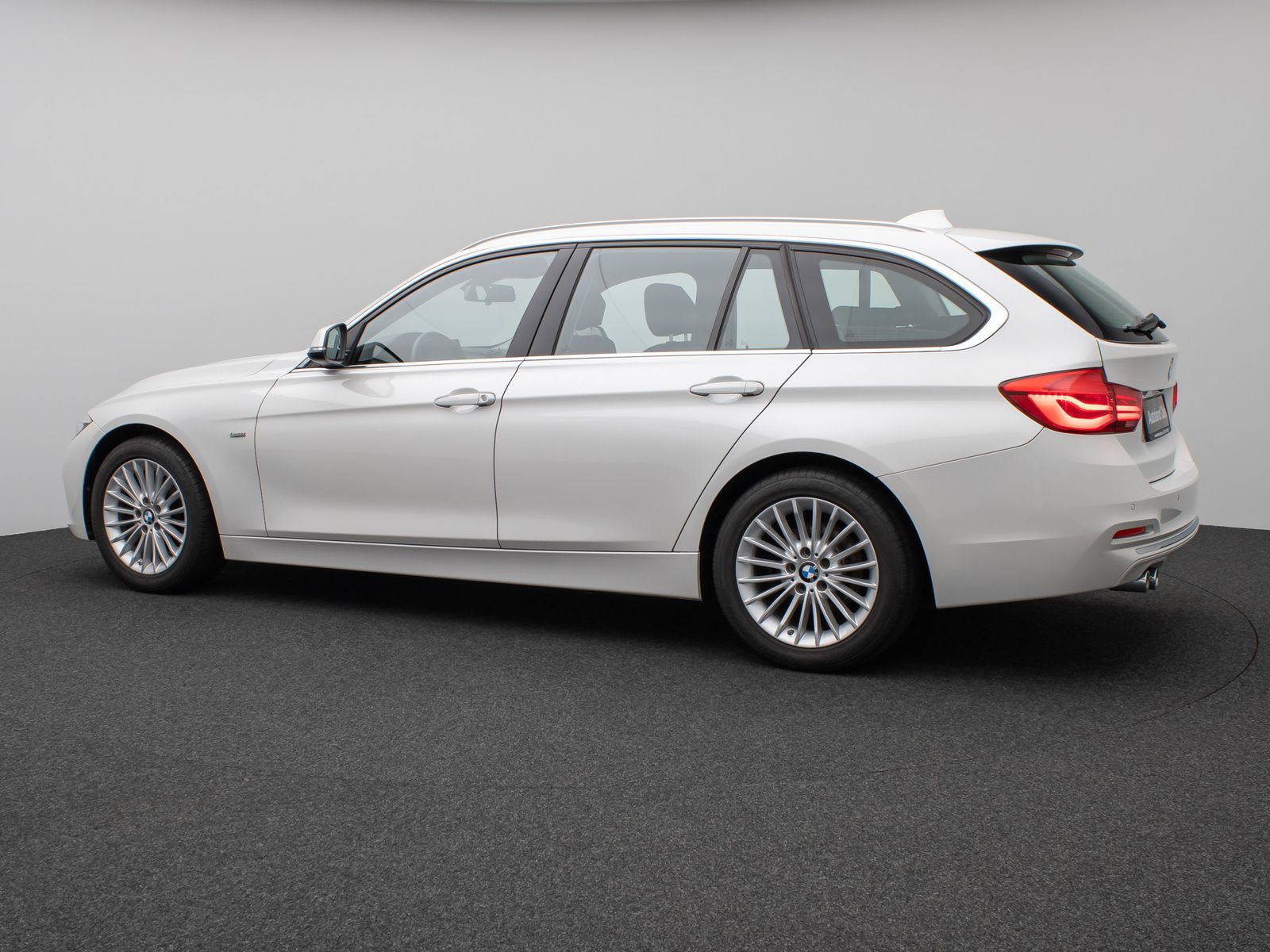 Fahrzeugabbildung BMW 320d Luxury Line Kamera HUD HiFi Stop&Go Komfort