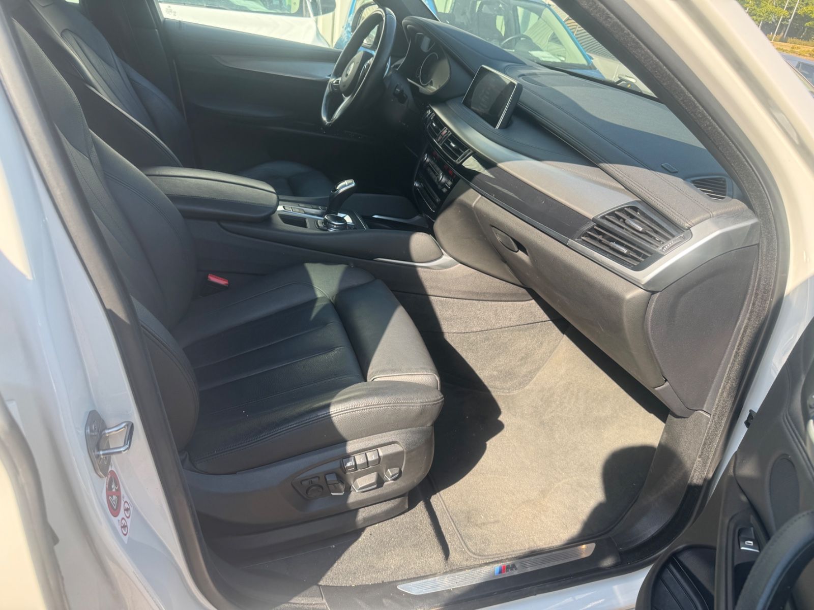 Fahrzeugabbildung BMW X6 xDrive 40 d M Paket HUD+LED+NAVI+Keyless