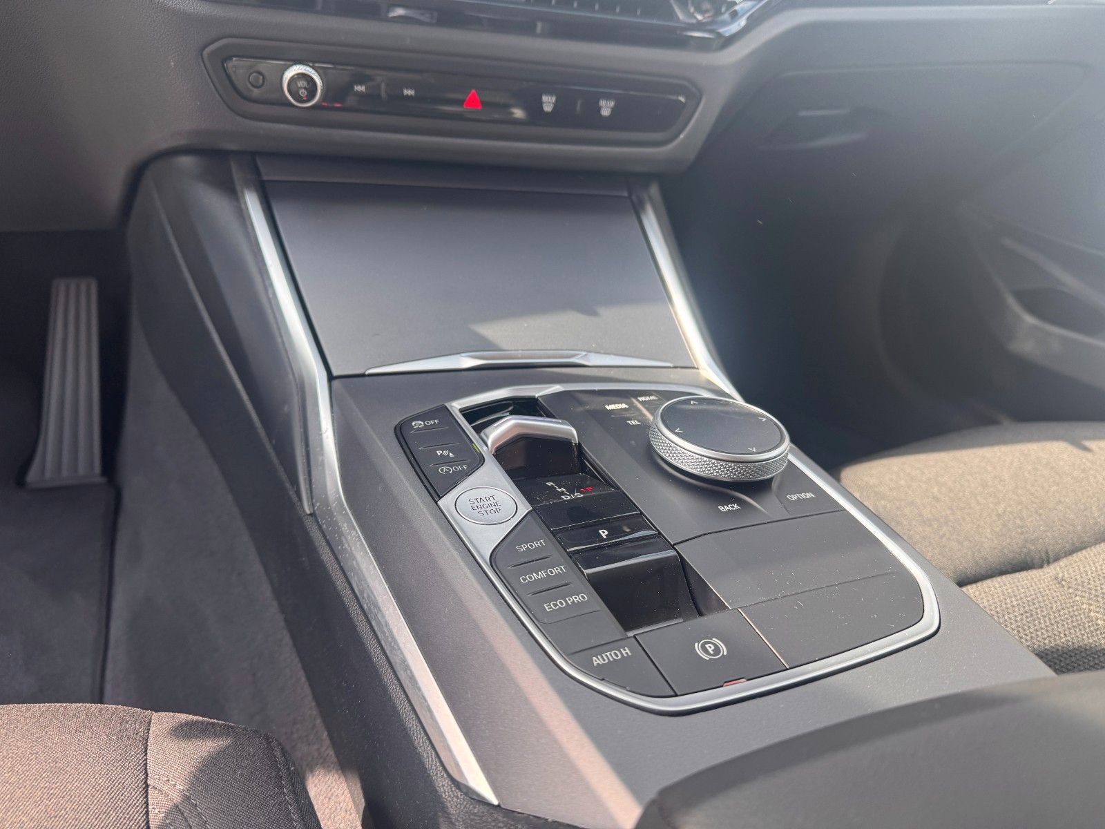 BMW 318i Touring KAMREA NAVI DAB KLIMAAUTOMATIK foto 17