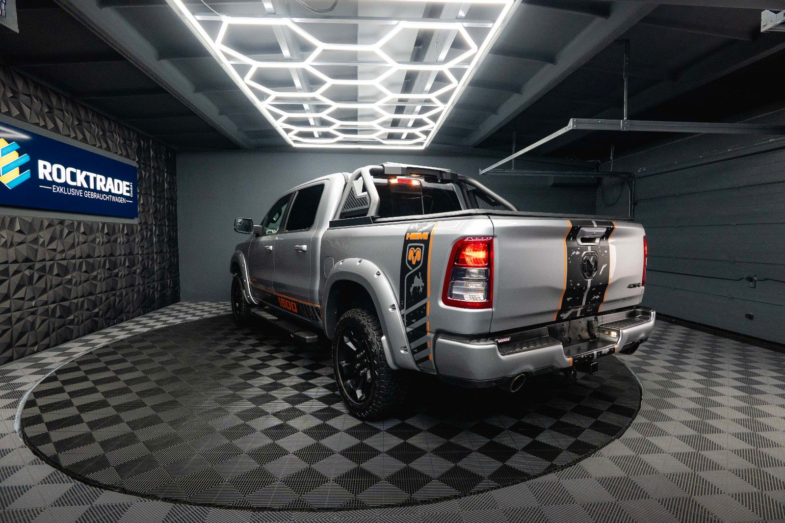 Fahrzeugabbildung Dodge RAM 5.7 V8 HEMI 4x4 OFFROAD Night-Paket *LED*19%