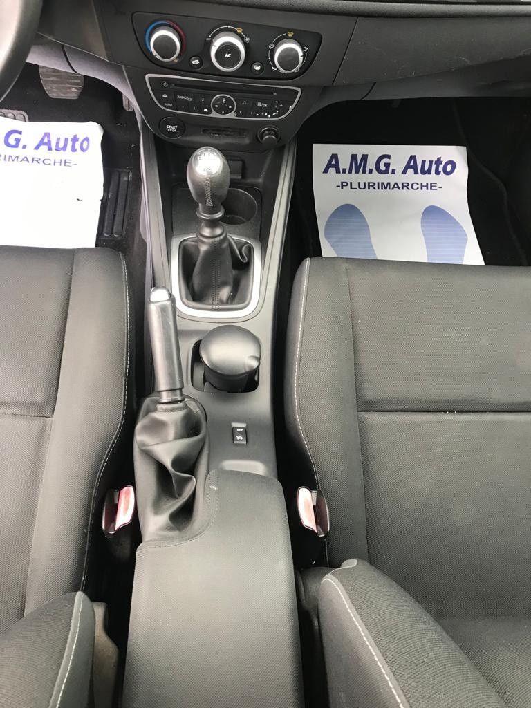 Renault Megane 2012 — photo 11