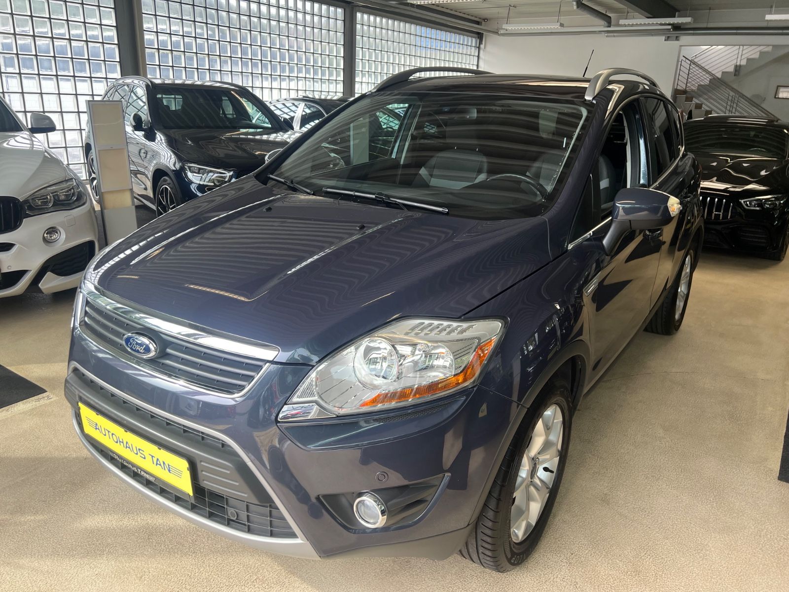 Fahrzeugabbildung Ford Kuga Champions 4x4 Edition *PANO*NAVI*