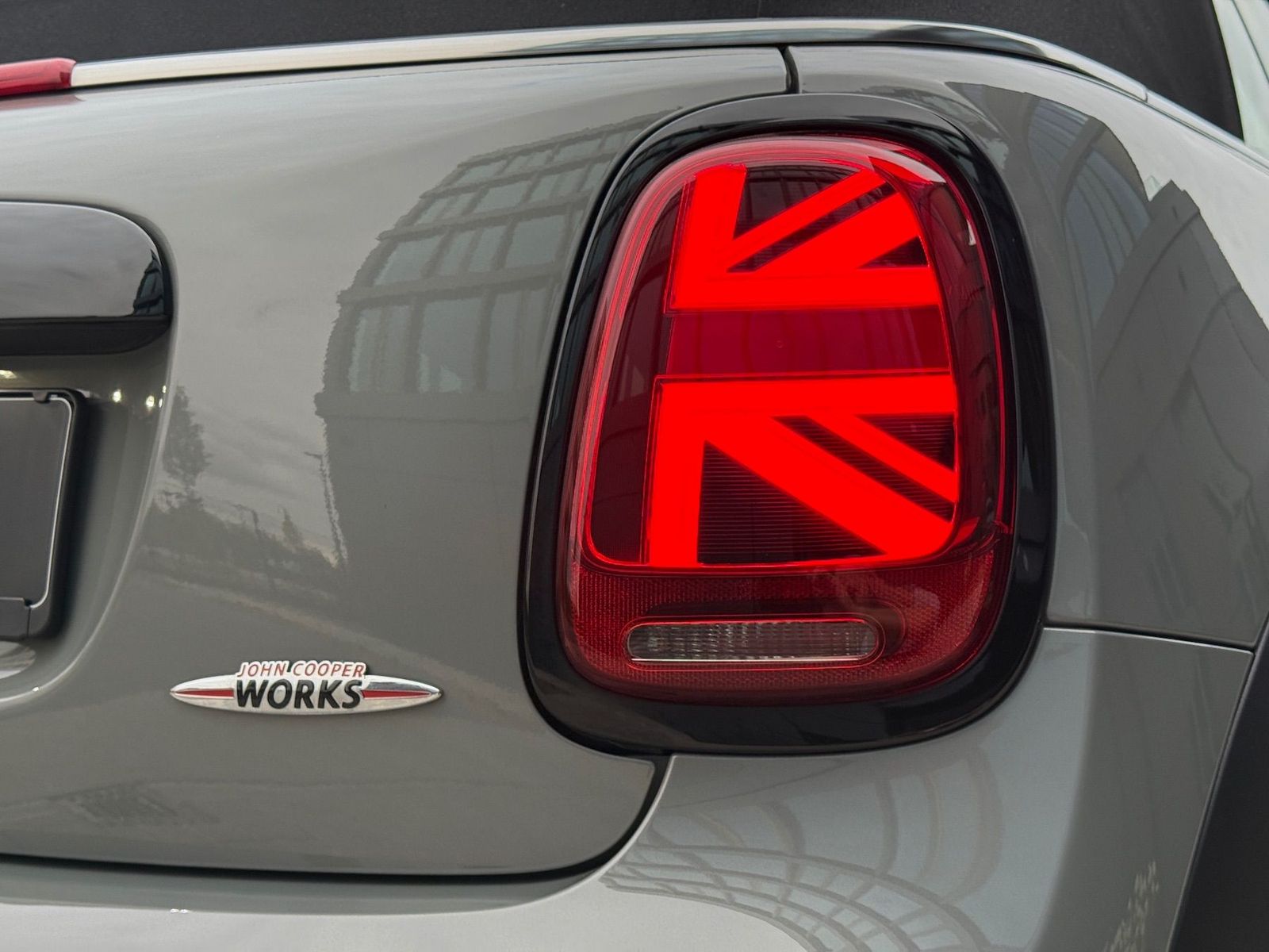 Fahrzeugabbildung MINI John Cooper Works Cabrio NAVI|KAMERA|ESS.-TRIM