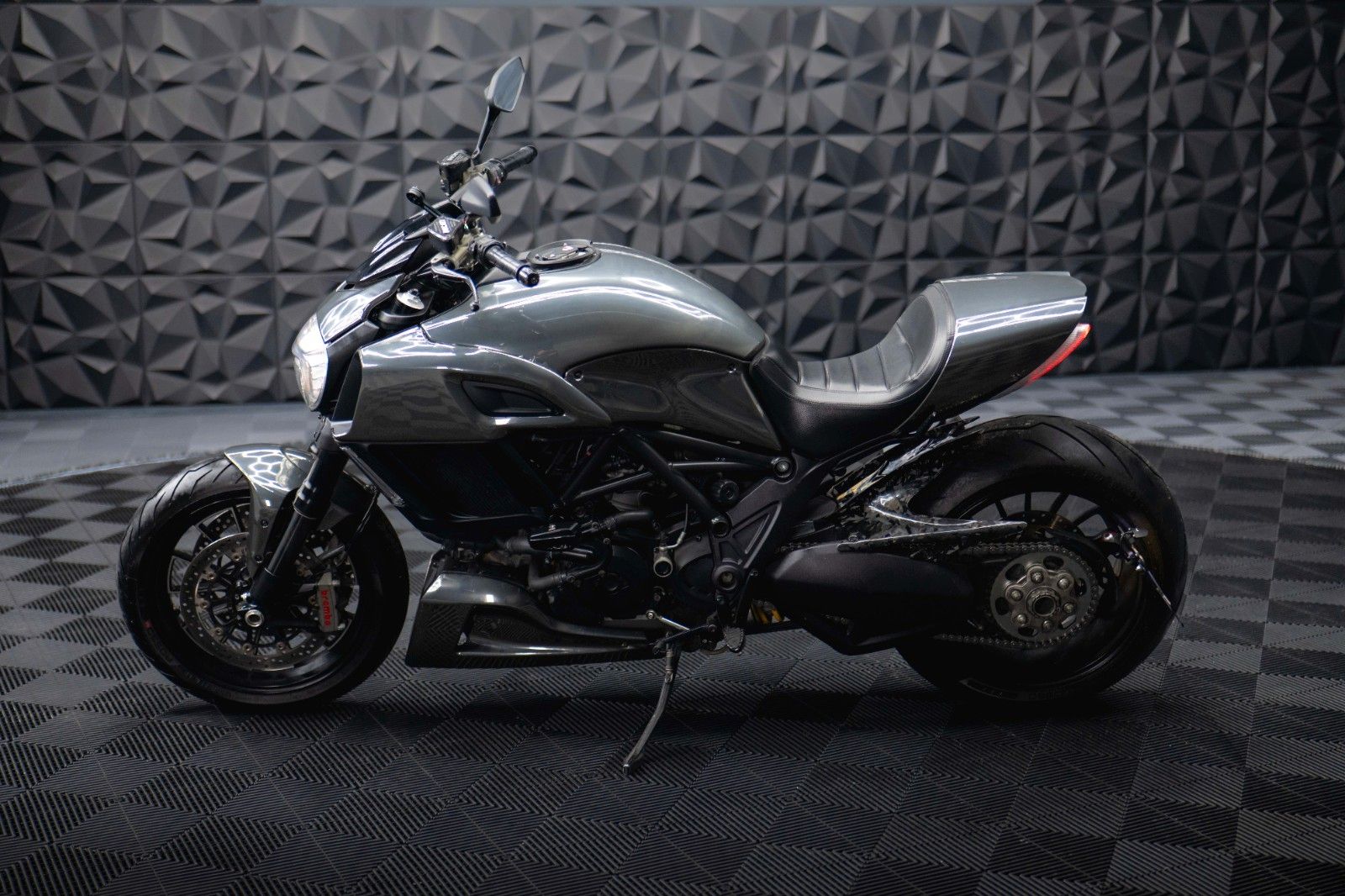 Fahrzeugabbildung Ducati Ducati Diavel 1200 Carbon Testastretta 11°