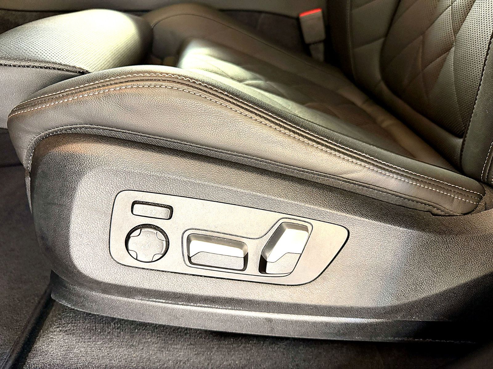 Fahrzeugabbildung BMW X5 30 d xDrive M Sport/HEAD-UP/360°/SOUND/AMBIEN