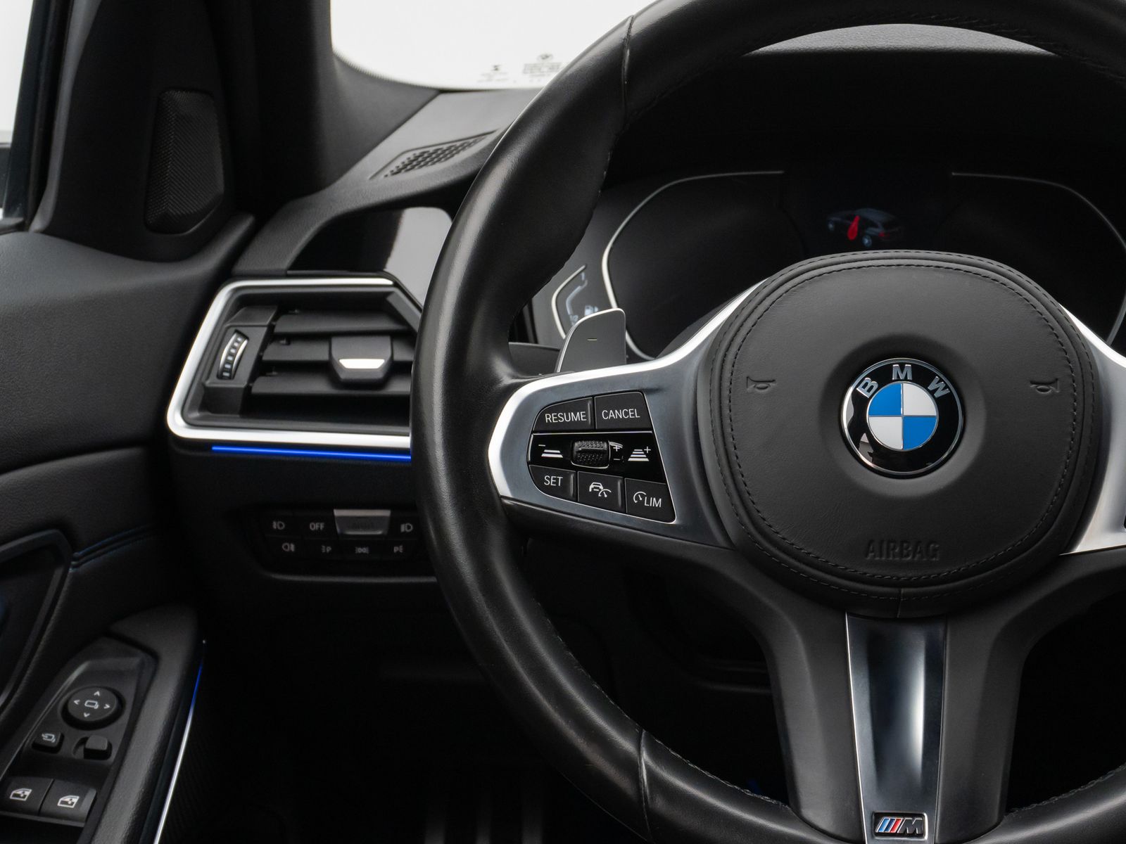 Fahrzeugabbildung BMW 320d M Sport Kamera HUD HiFi Stop&Go AHK Alarm
