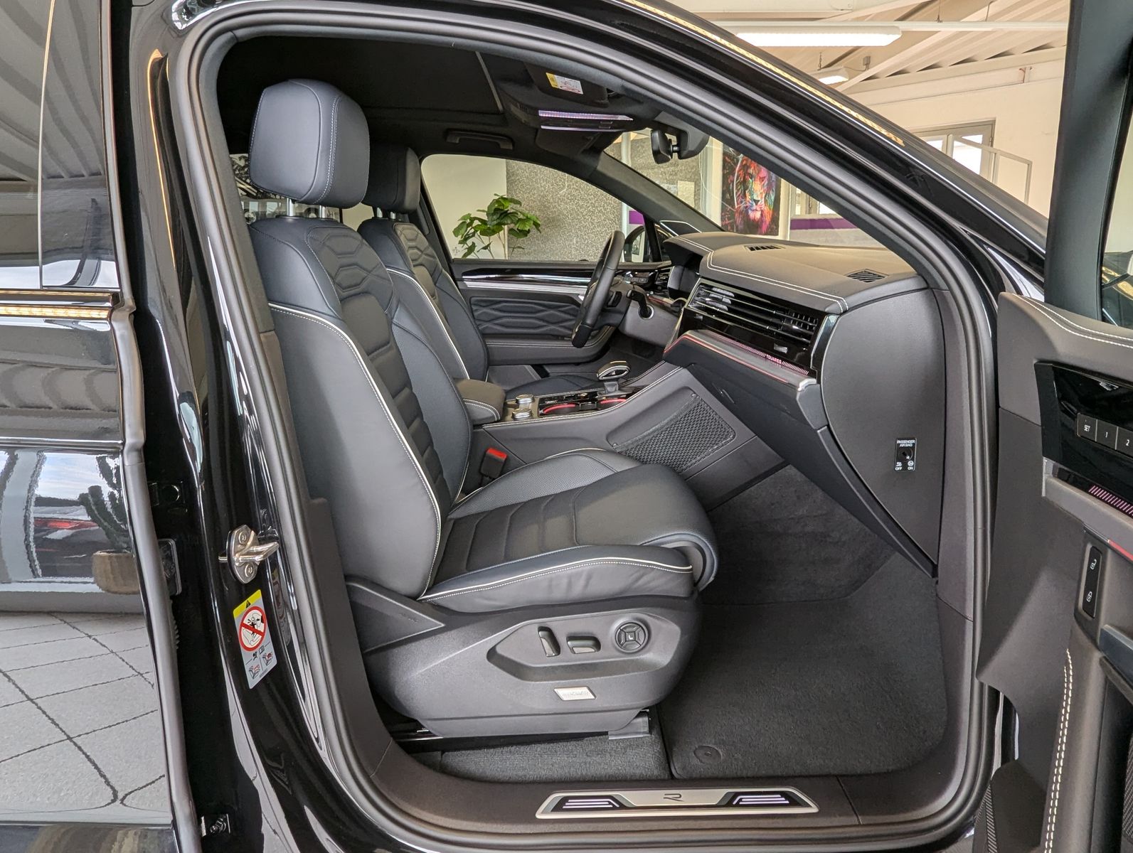 VW Touareg 3.0 TDI 4M R-Line Komfort-Paket UPE 111T - Image 15