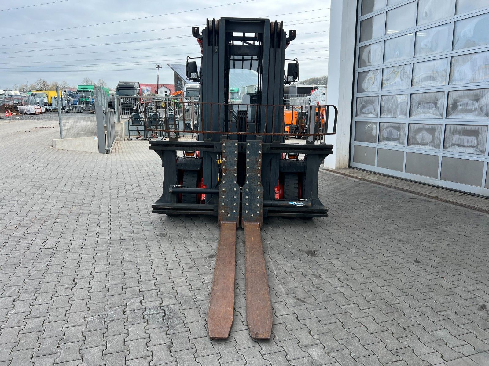 Fahrzeugabbildung Linde H80D-03 /900 / 4,5m / 4.043h / Verstellgerät SS