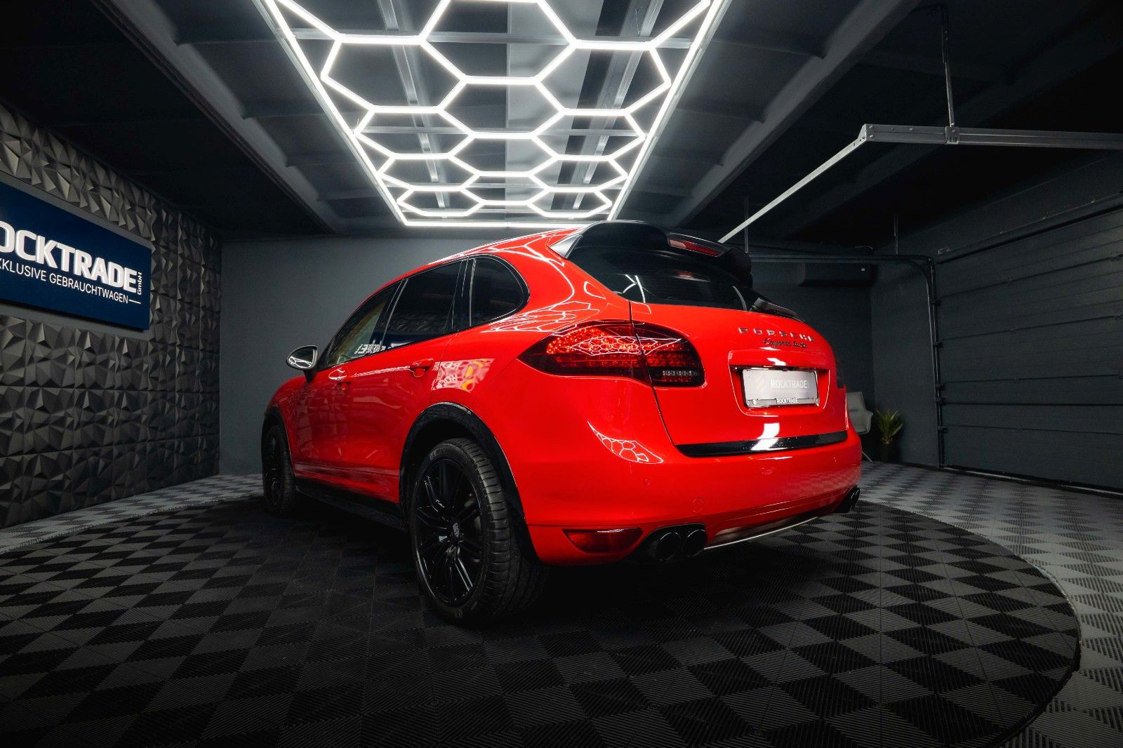 Fahrzeugabbildung Porsche Cayenne Turbo Black Design *Pano*ACC*21 Zoll*