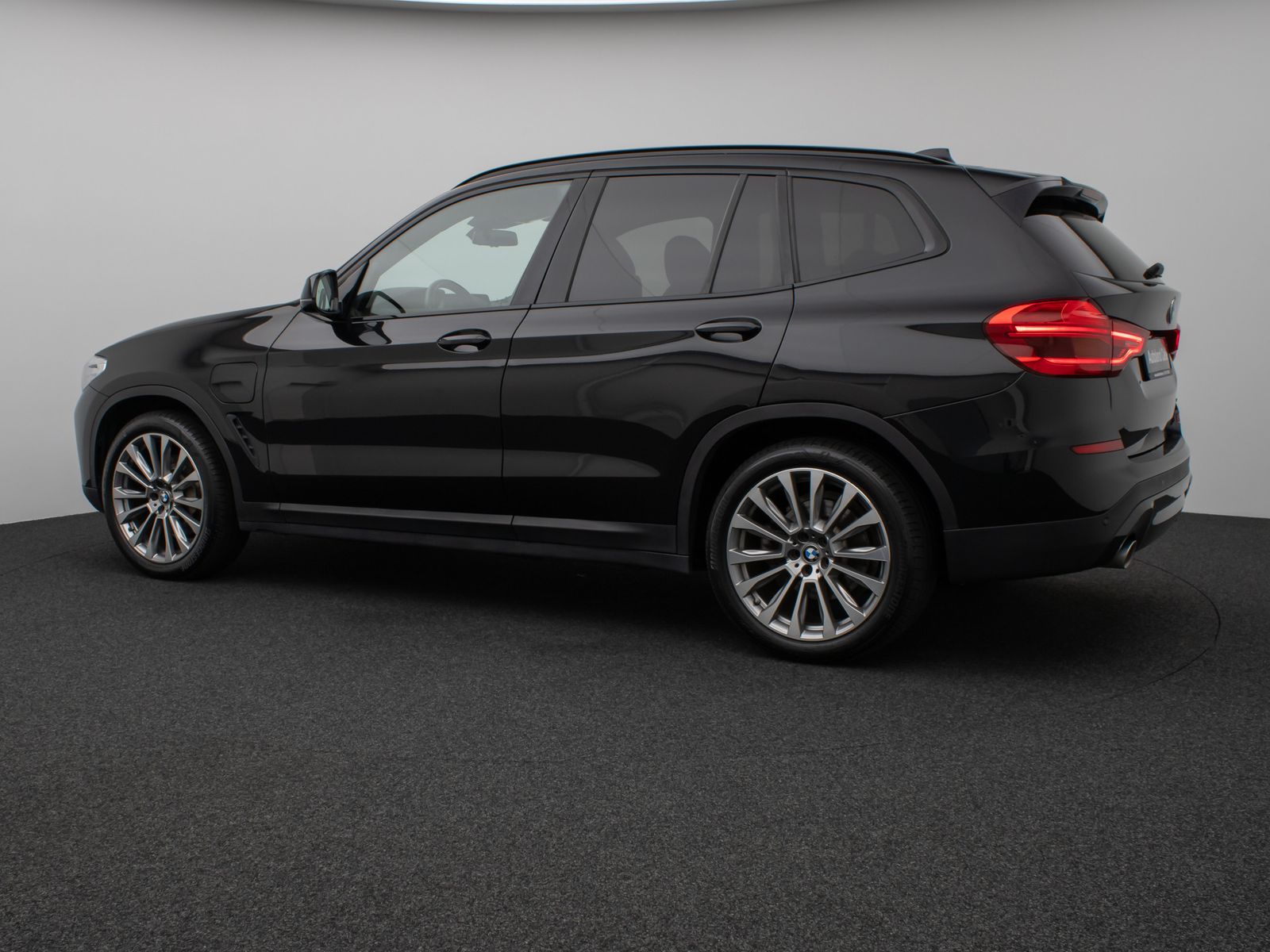 Fahrzeugabbildung BMW X3 xD30e Panorama HUD DAB HiFi Komfort Sport 20"