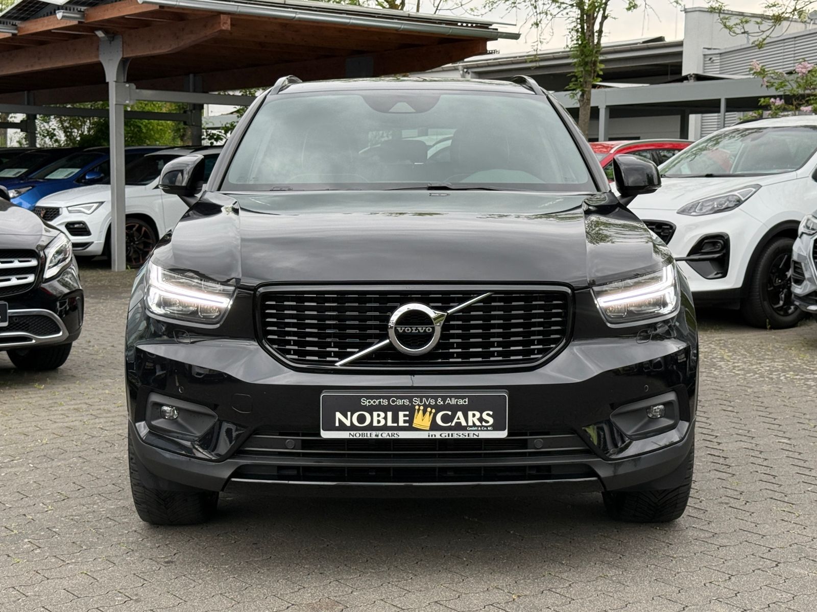 Fahrzeugabbildung Volvo XC40 R Design H/K ACC AHK KAM