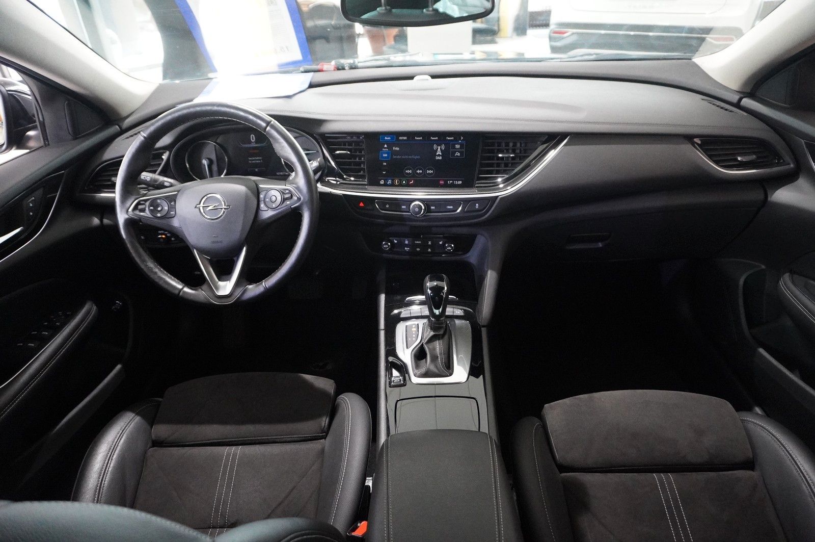 Fahrzeugabbildung Opel Insignia B ST 2.0D ELEGANCE NAVI/LED/KAMERA/DAB+